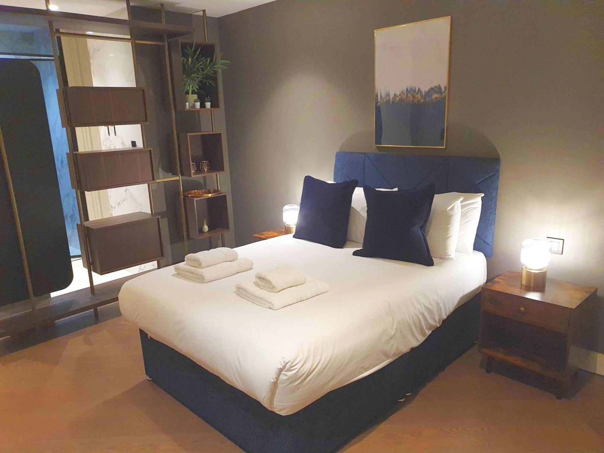 Soho Living - Stylish Duplex 2-bedroom In Vibrant Soho Apartment *