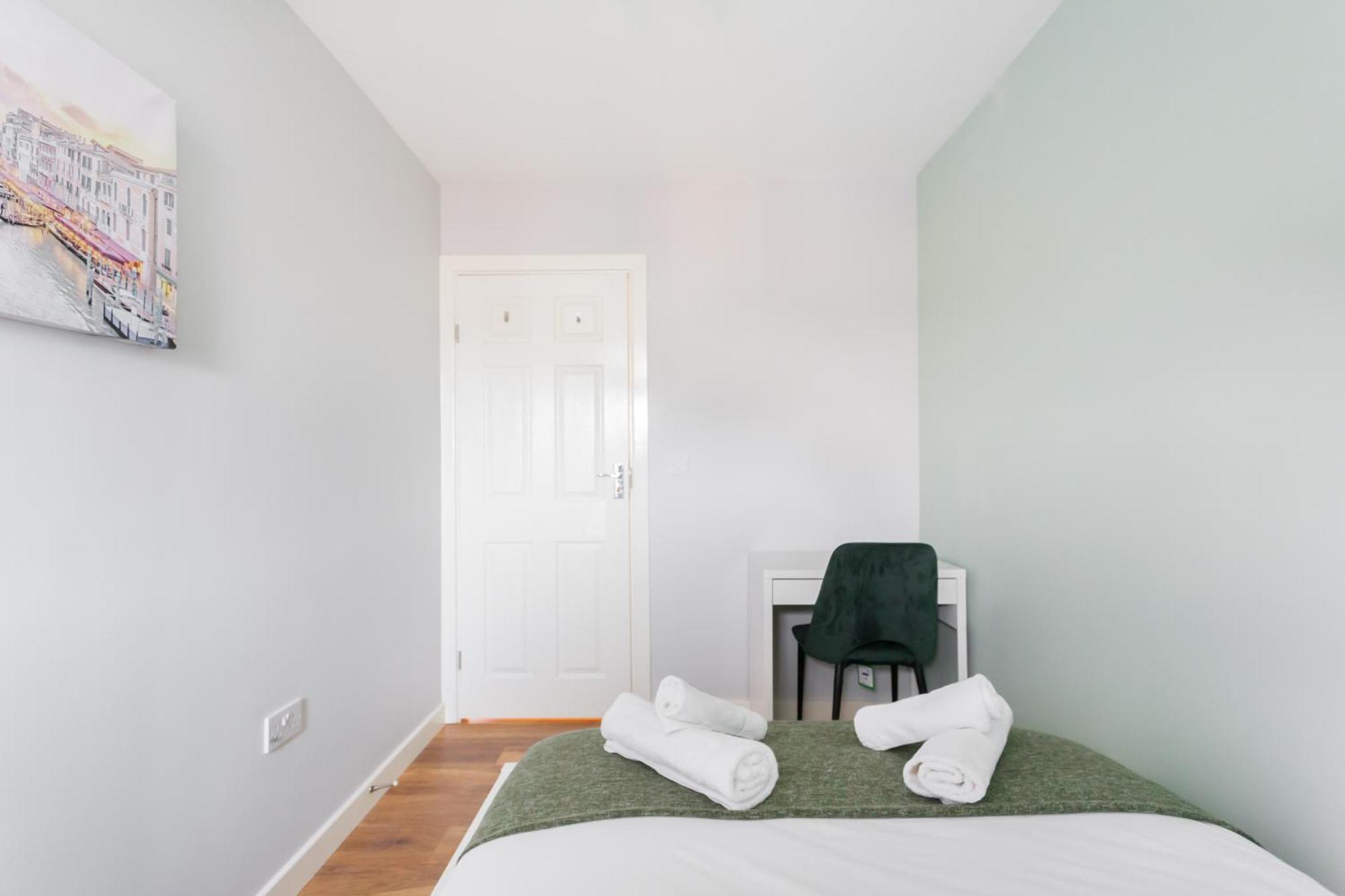 Apartment Lovely 2 Bedrooms Flat Next To The Station London