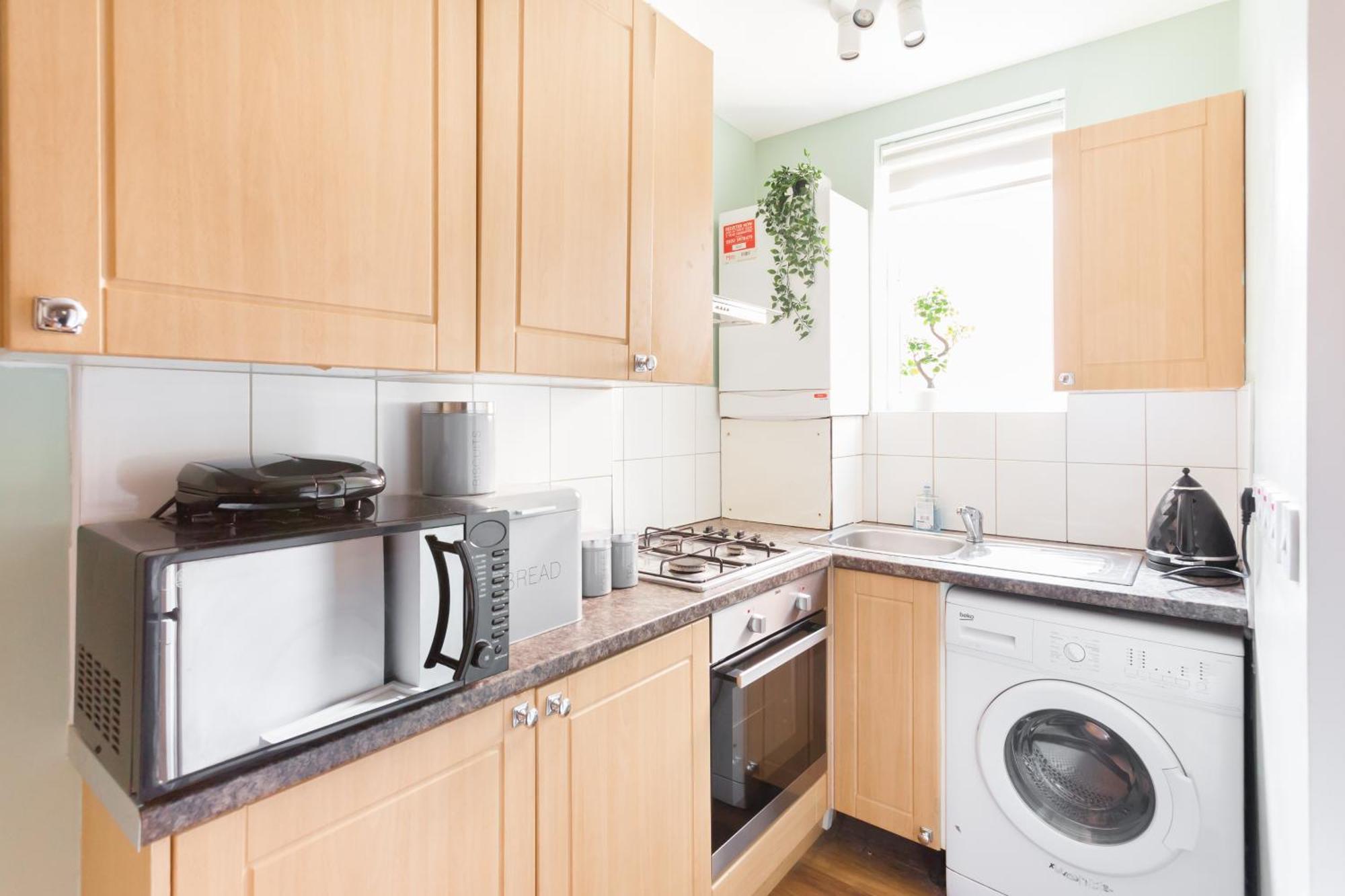 Lovely 2 Bedrooms Flat Next To The Station * London
