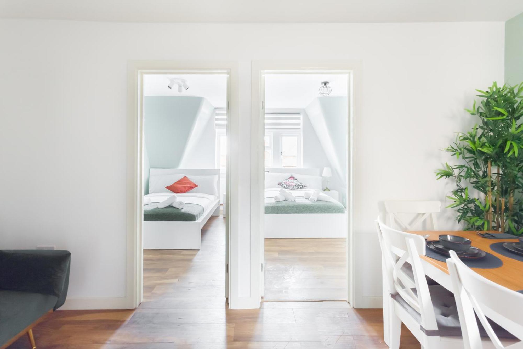 Lovely 2 Bedrooms Flat Next To The Station Apartment