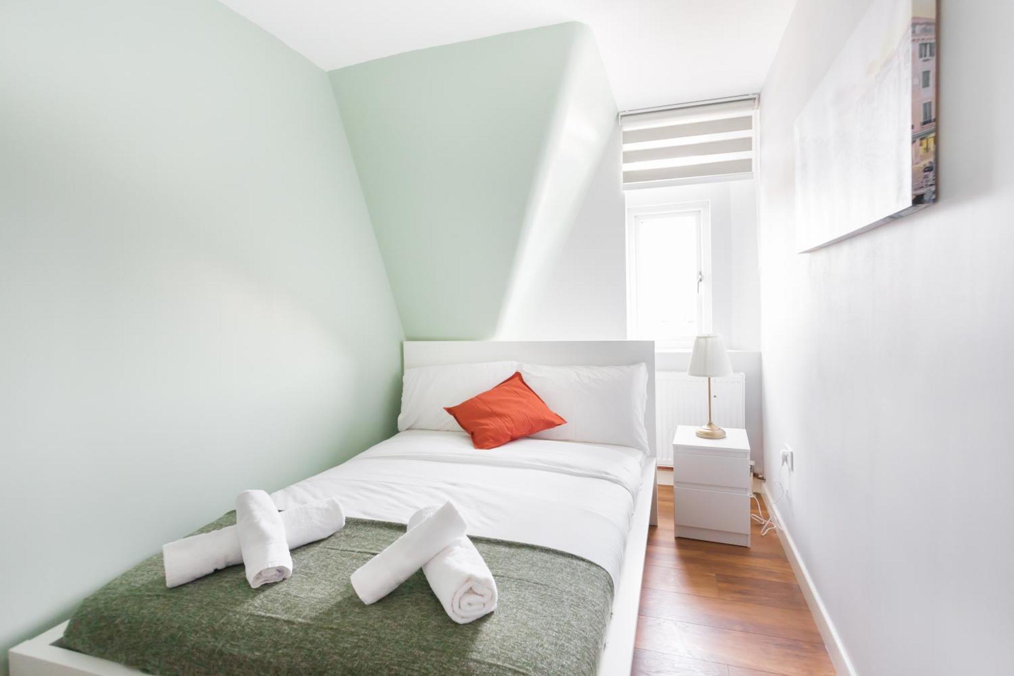 Apartment Lovely 2 Bedrooms Flat Next To The Station *