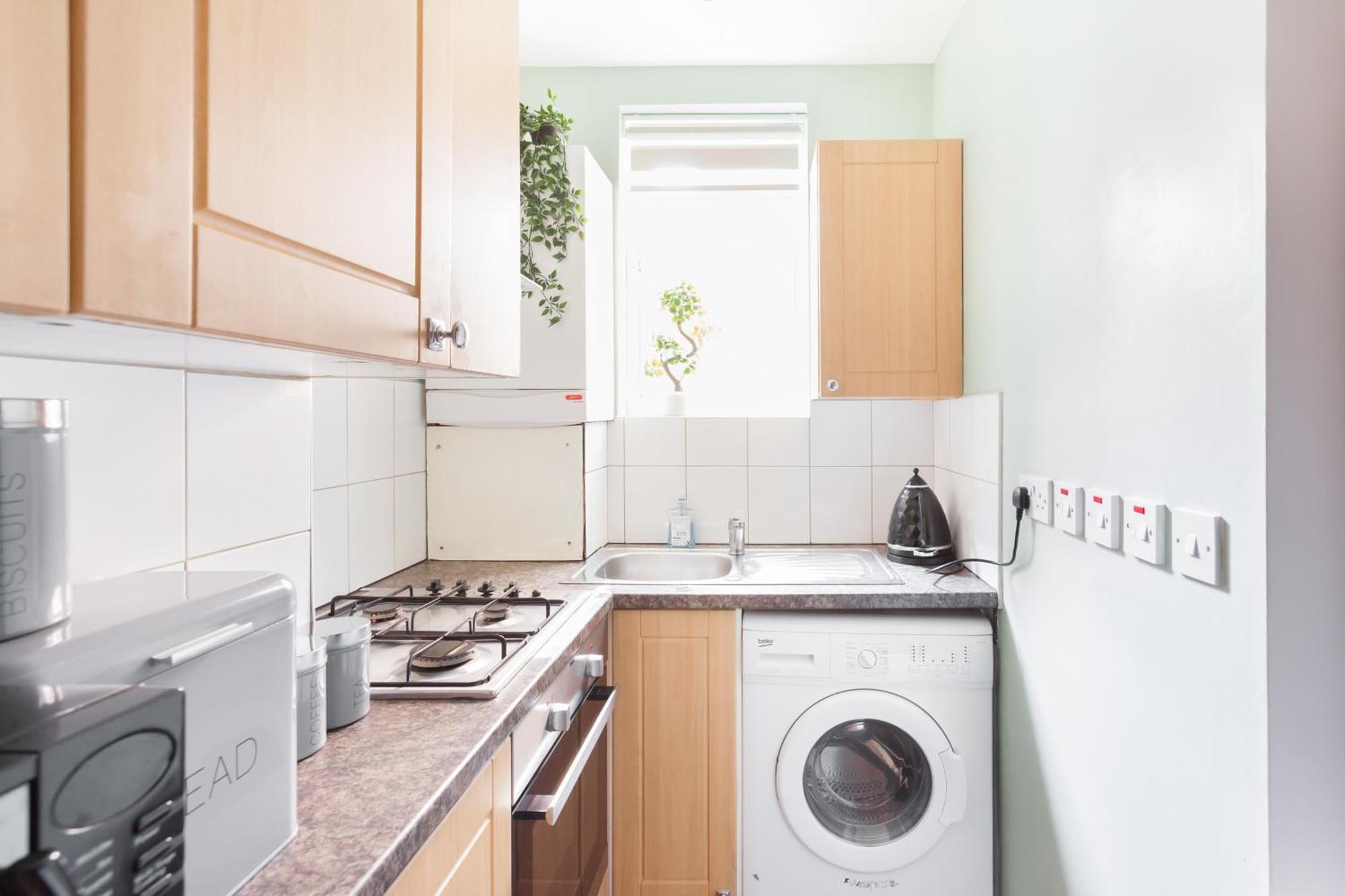 Lovely 2 Bedrooms Flat Next To The Station * London