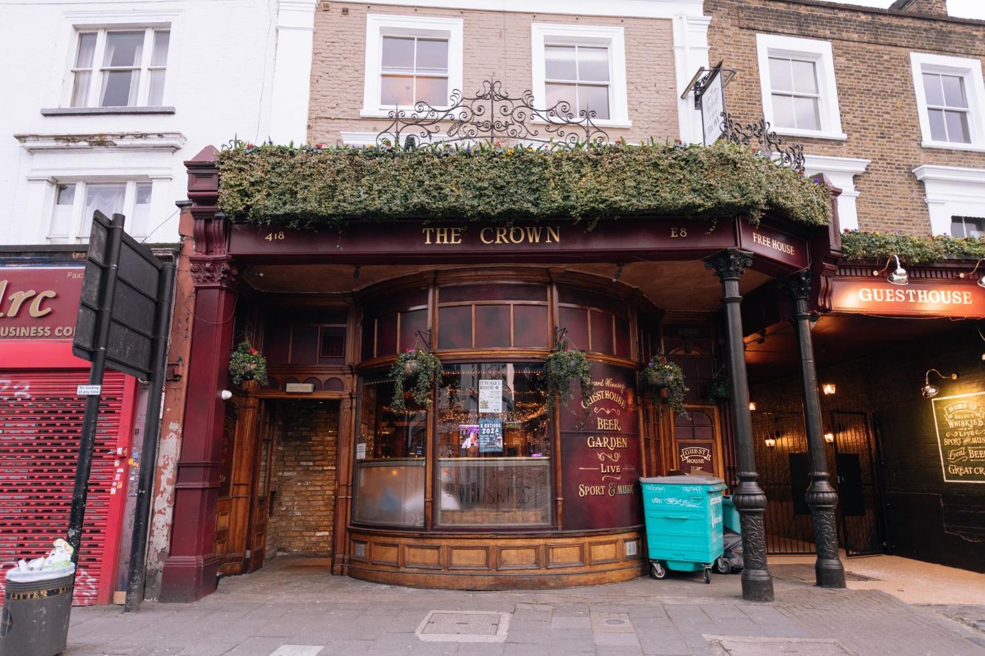 Pensión The Crown Pub & Londres