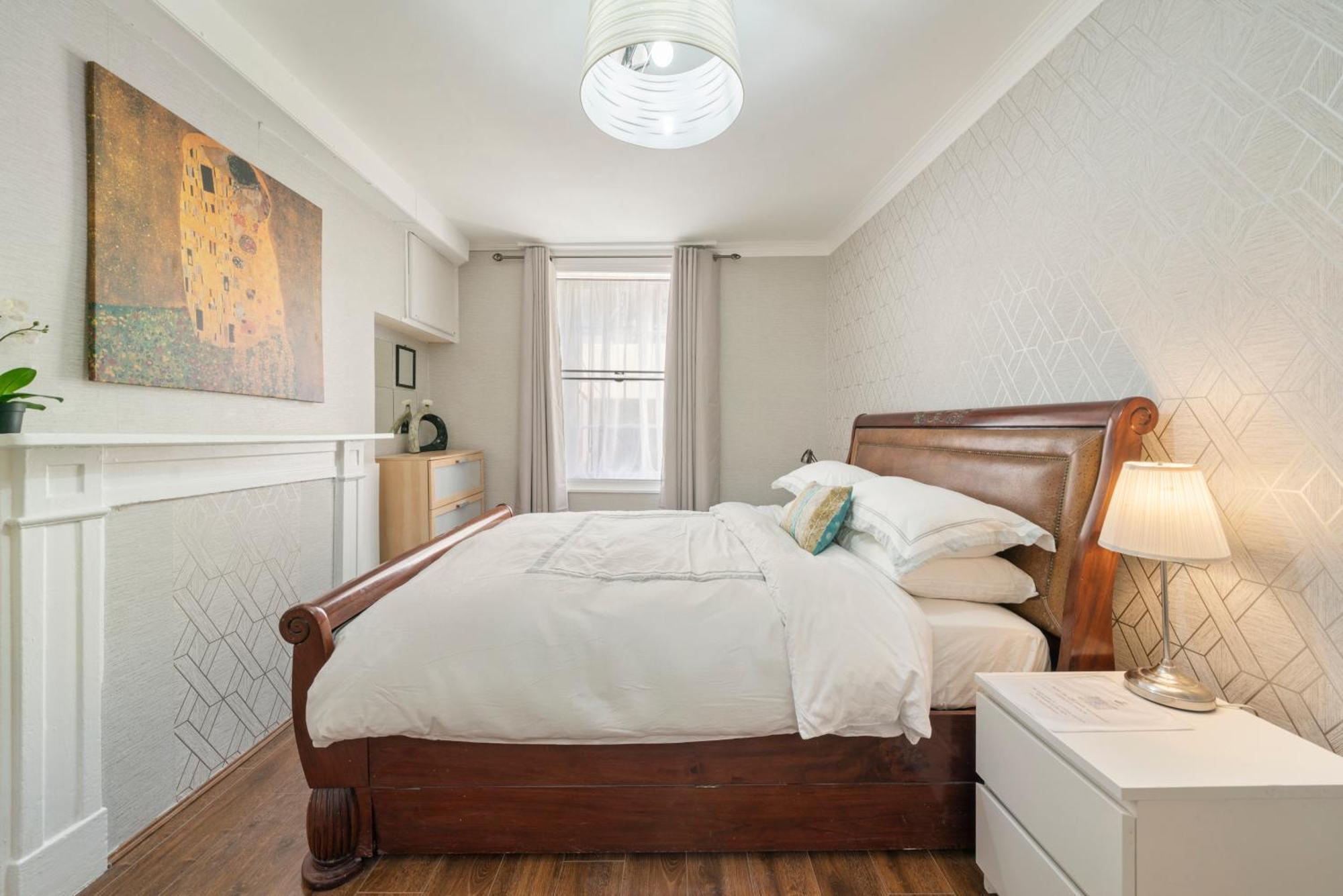 Central London Rooms Bed & Breakfast