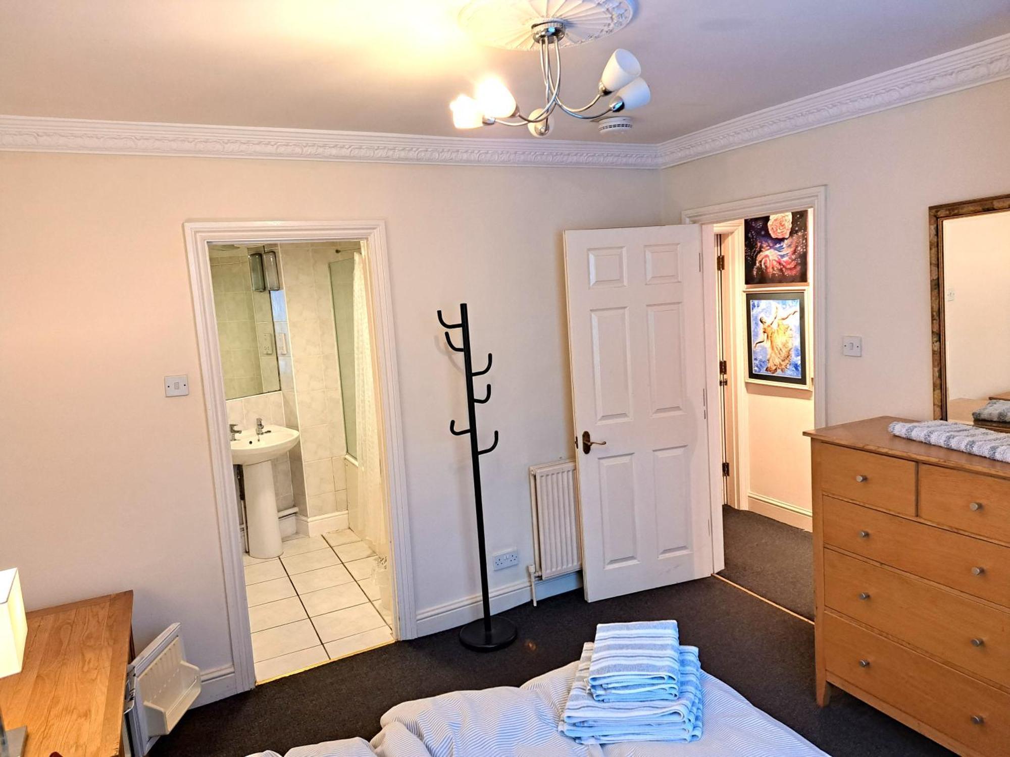 Double With Private Bathroom In Flat Centre Londen