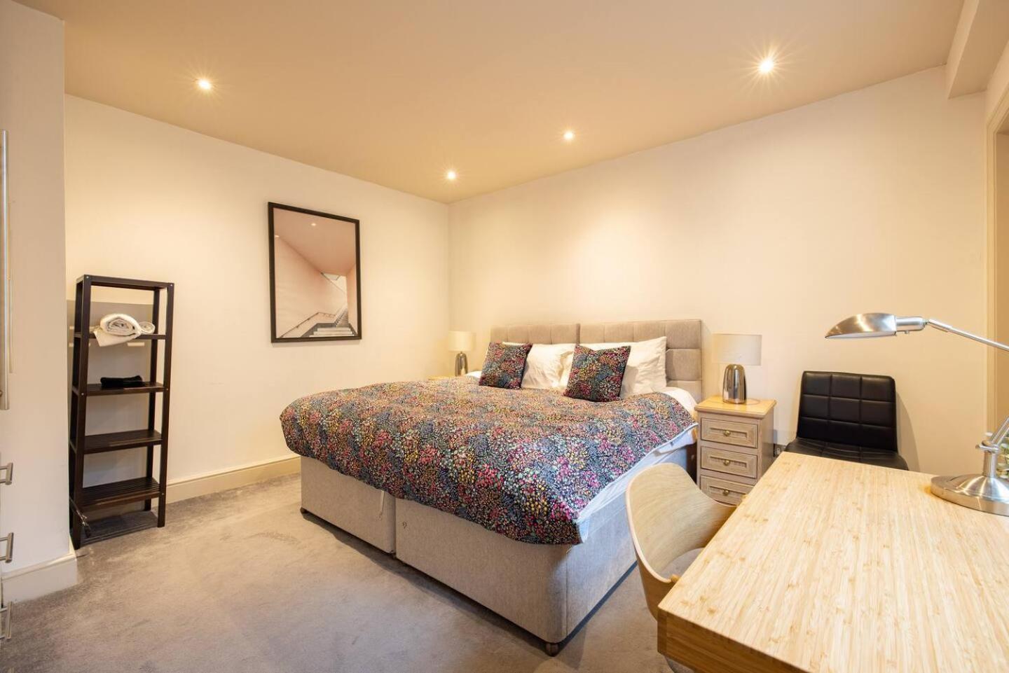 Niru Experience Serene Garden Haven Duplex London