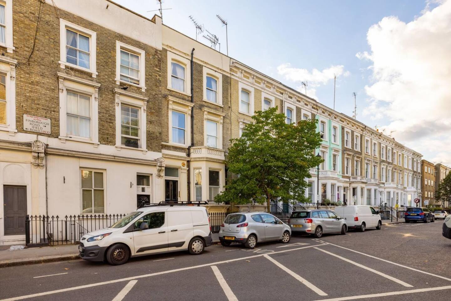Appartement Niru Experience Serene Garden Haven Duplex Londen
