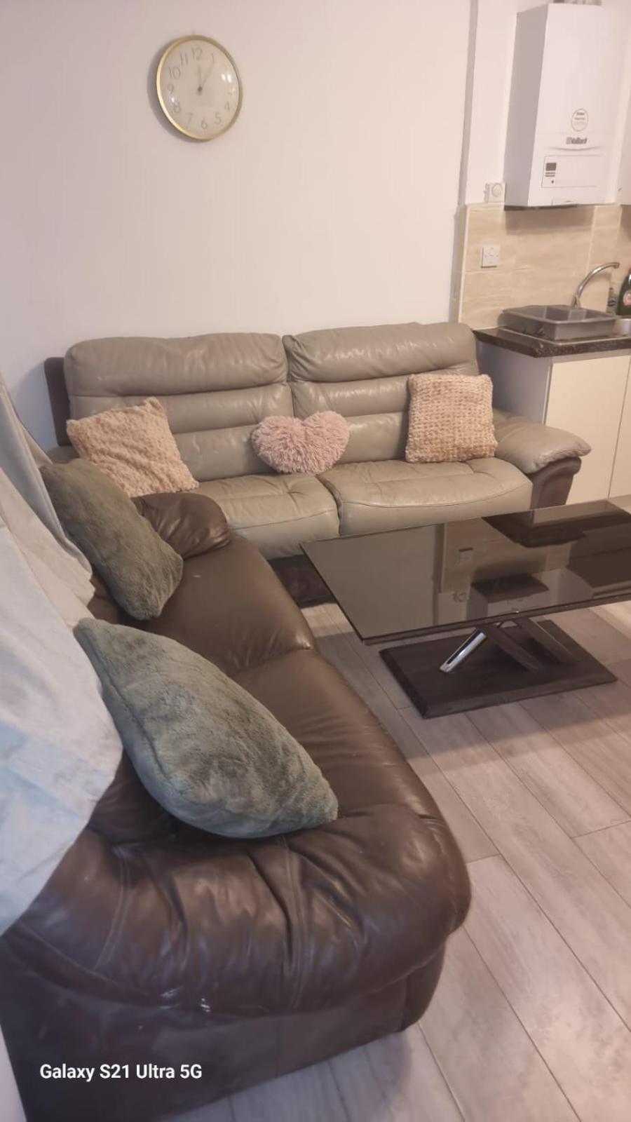 R J 2 Bedroom Apartment