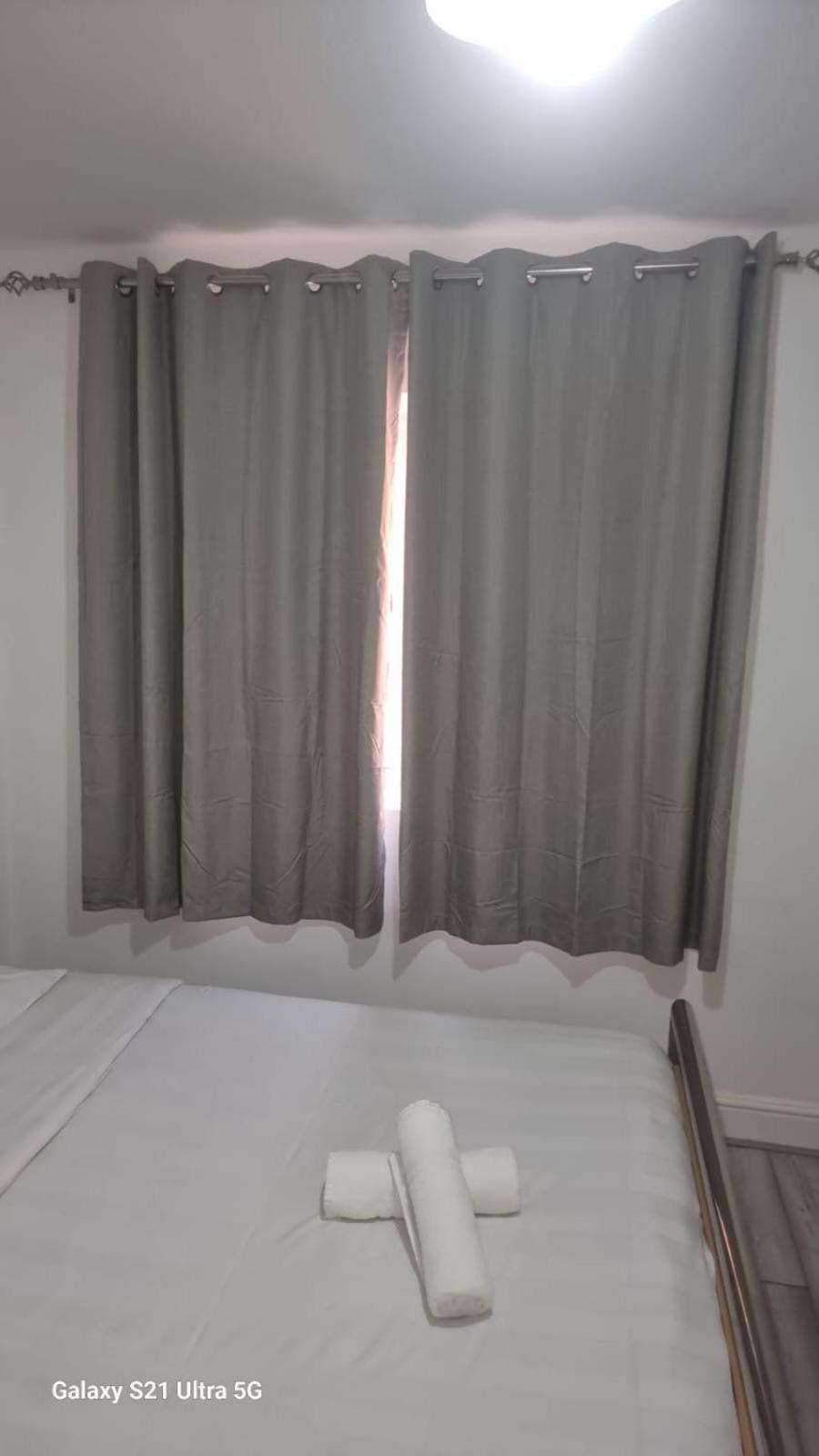 R J 2 Bedroom Apartment *