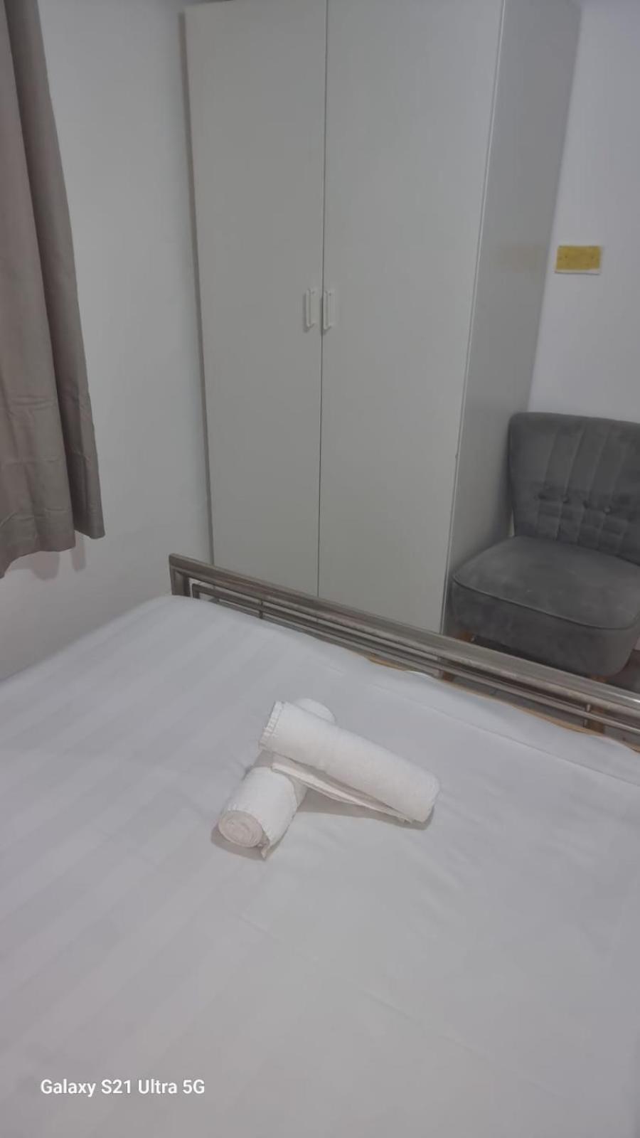 R J 2 Bedroom Apartment