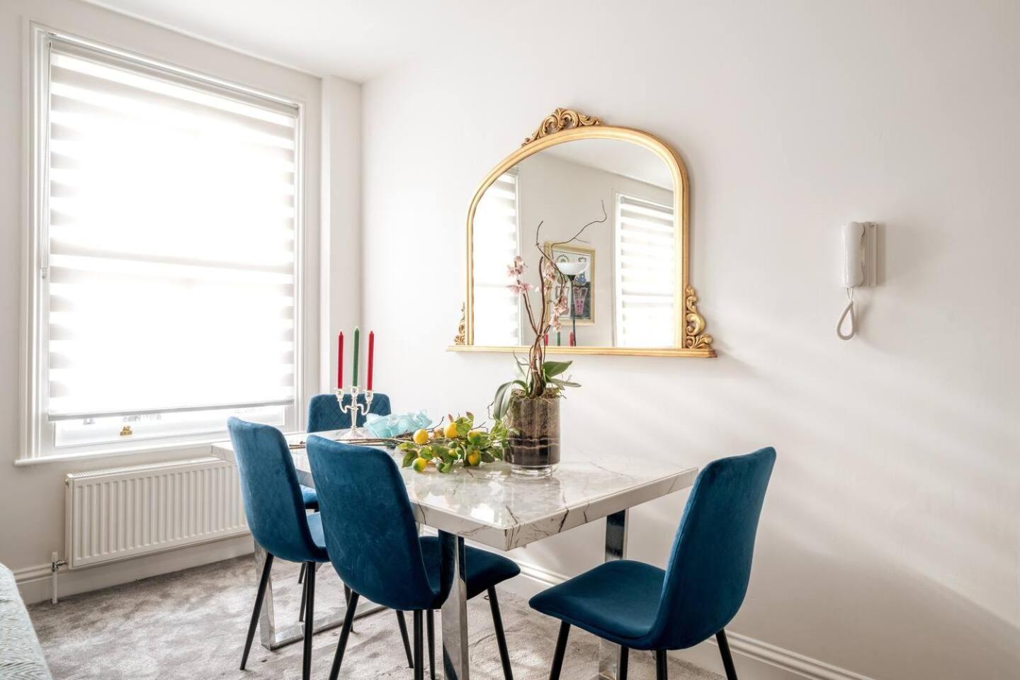 Niru Experience Royal Deluxe * London