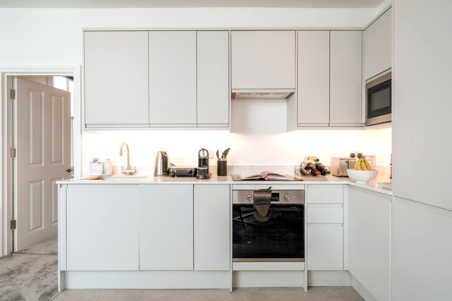 Niru Experience Royal Deluxe Apartment London