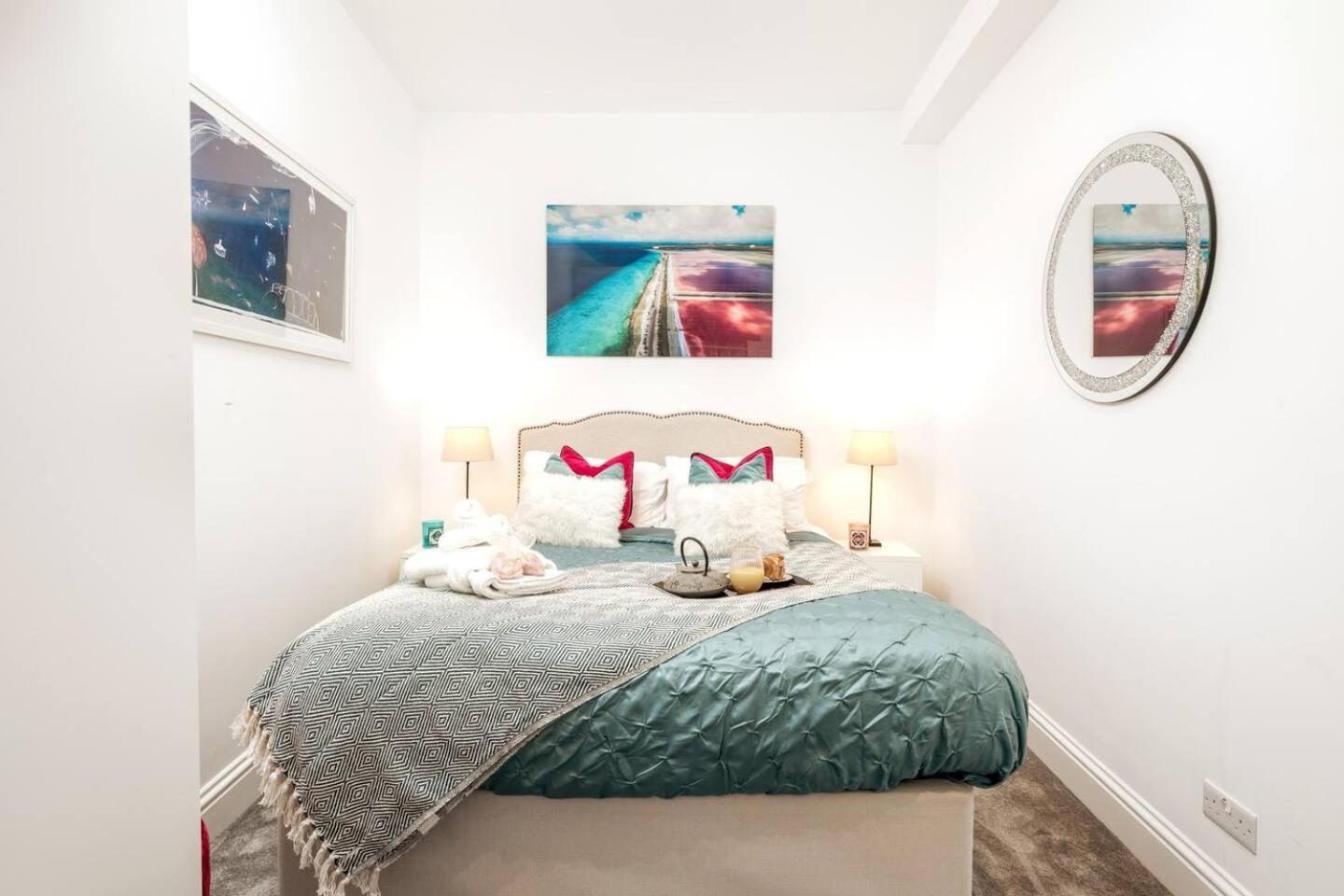 Niru Experience Pearl Of Ifield Road Londen