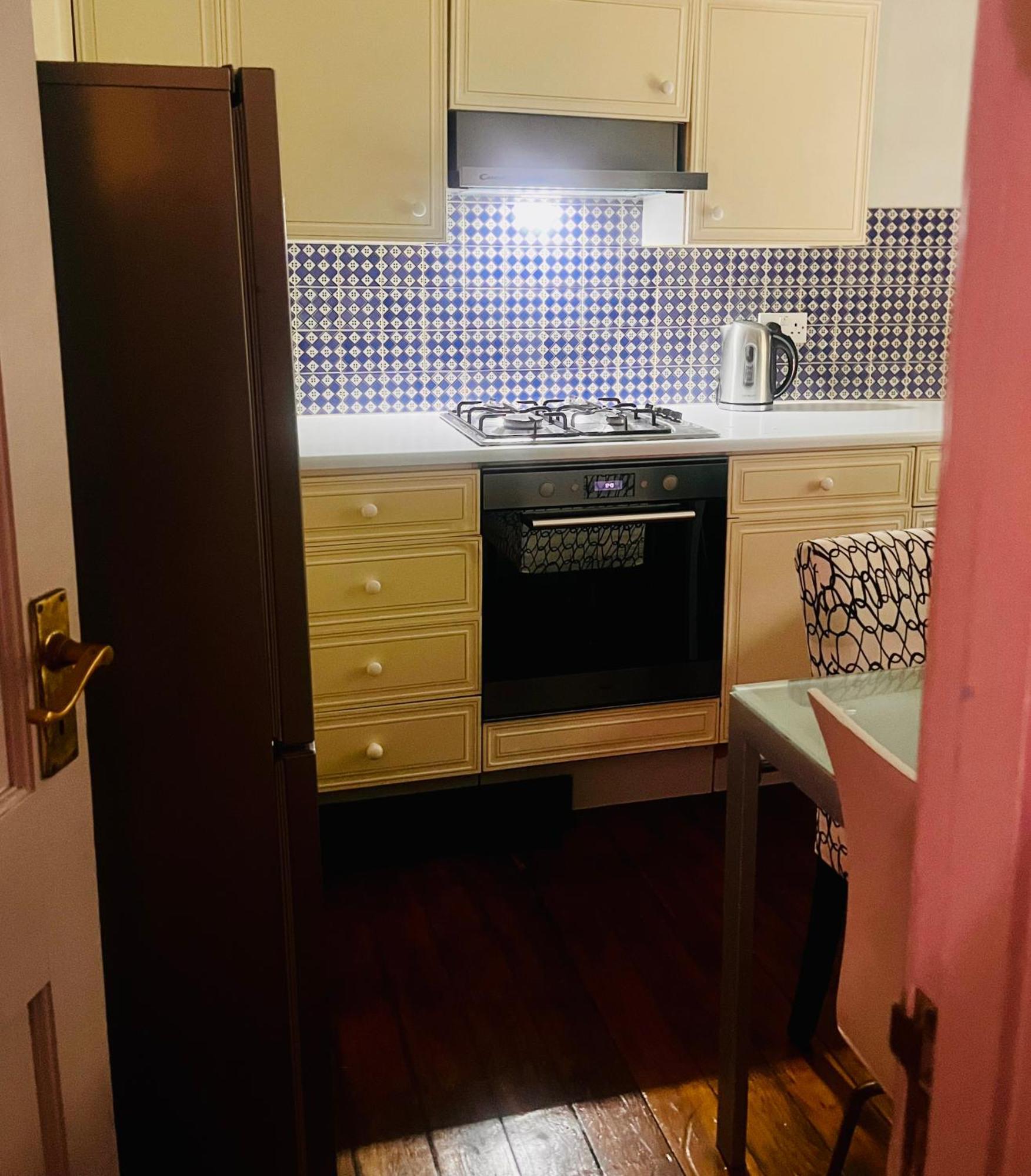 Apartment Heartwarming And Vibrant Private In Unit London