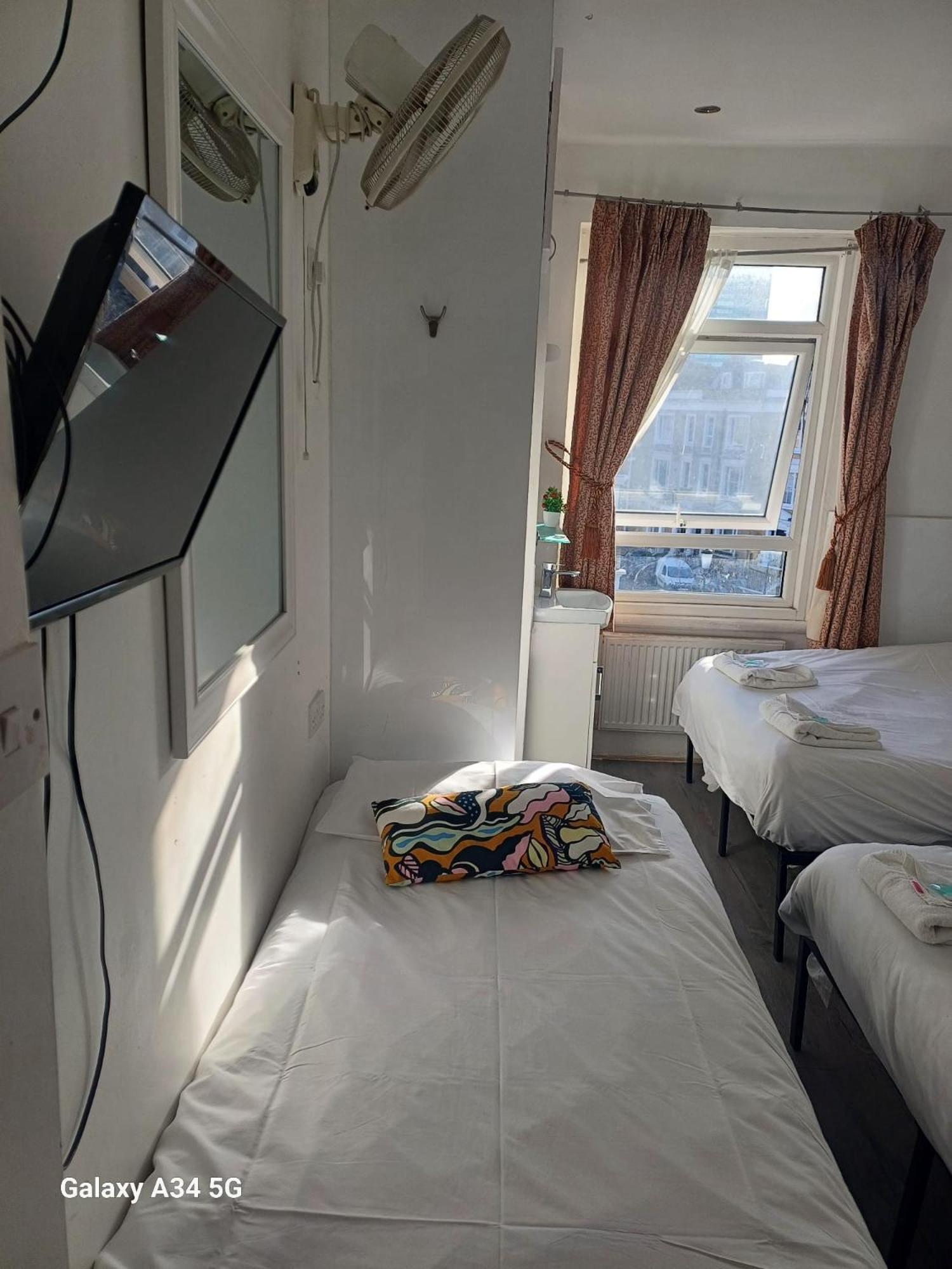Hotel Warwick Road 2*