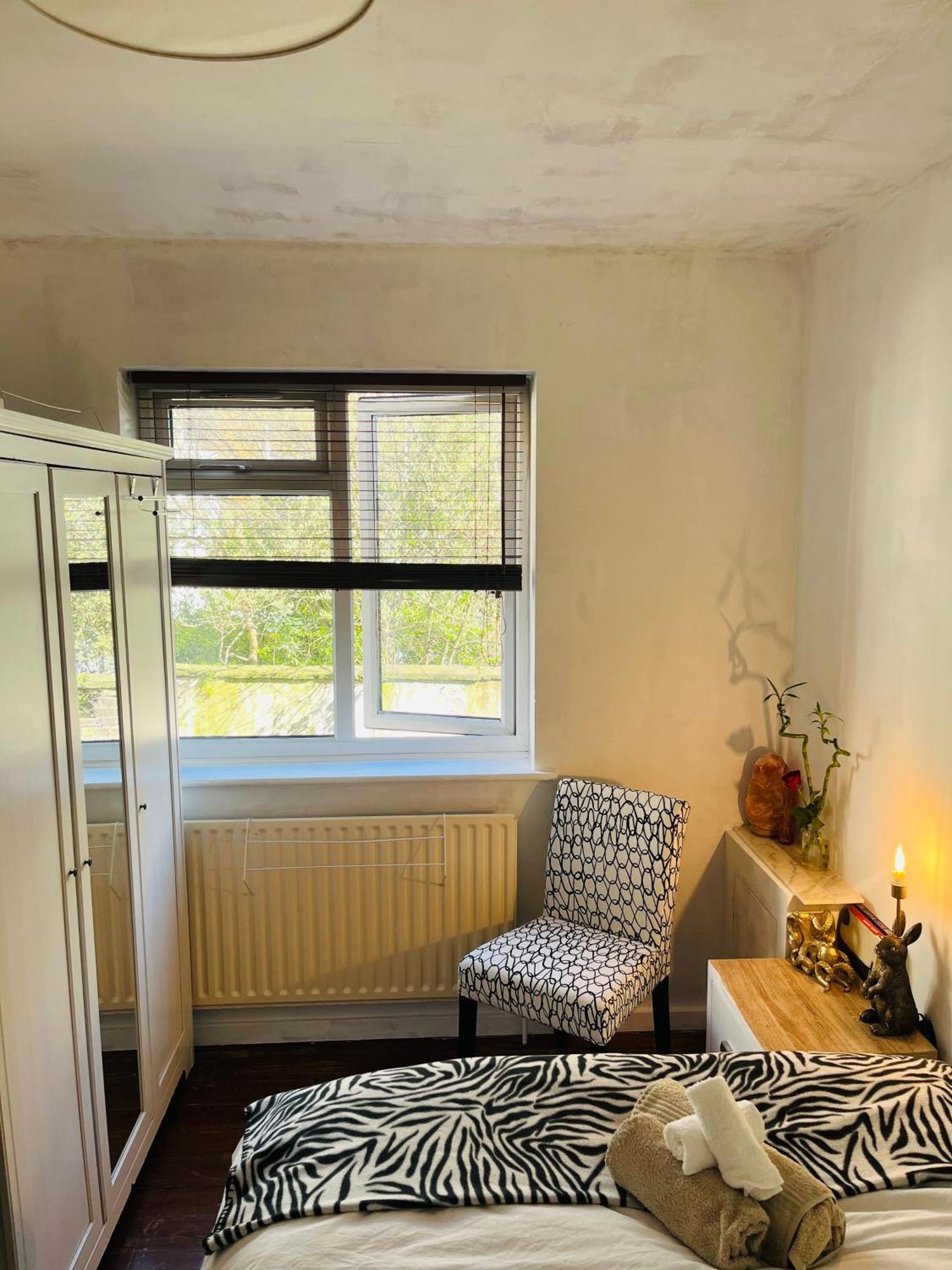 Apartment Heartwarming And Vibrant Private In Unit *