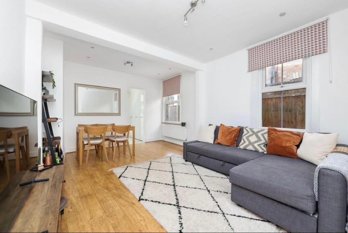 2 Bed In The Heart Of Chiswick Apartment