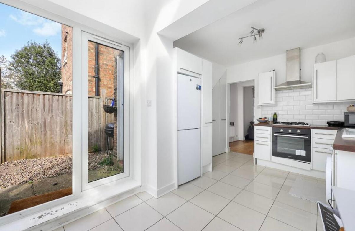 2 Bed In The Heart Of Chiswick * London