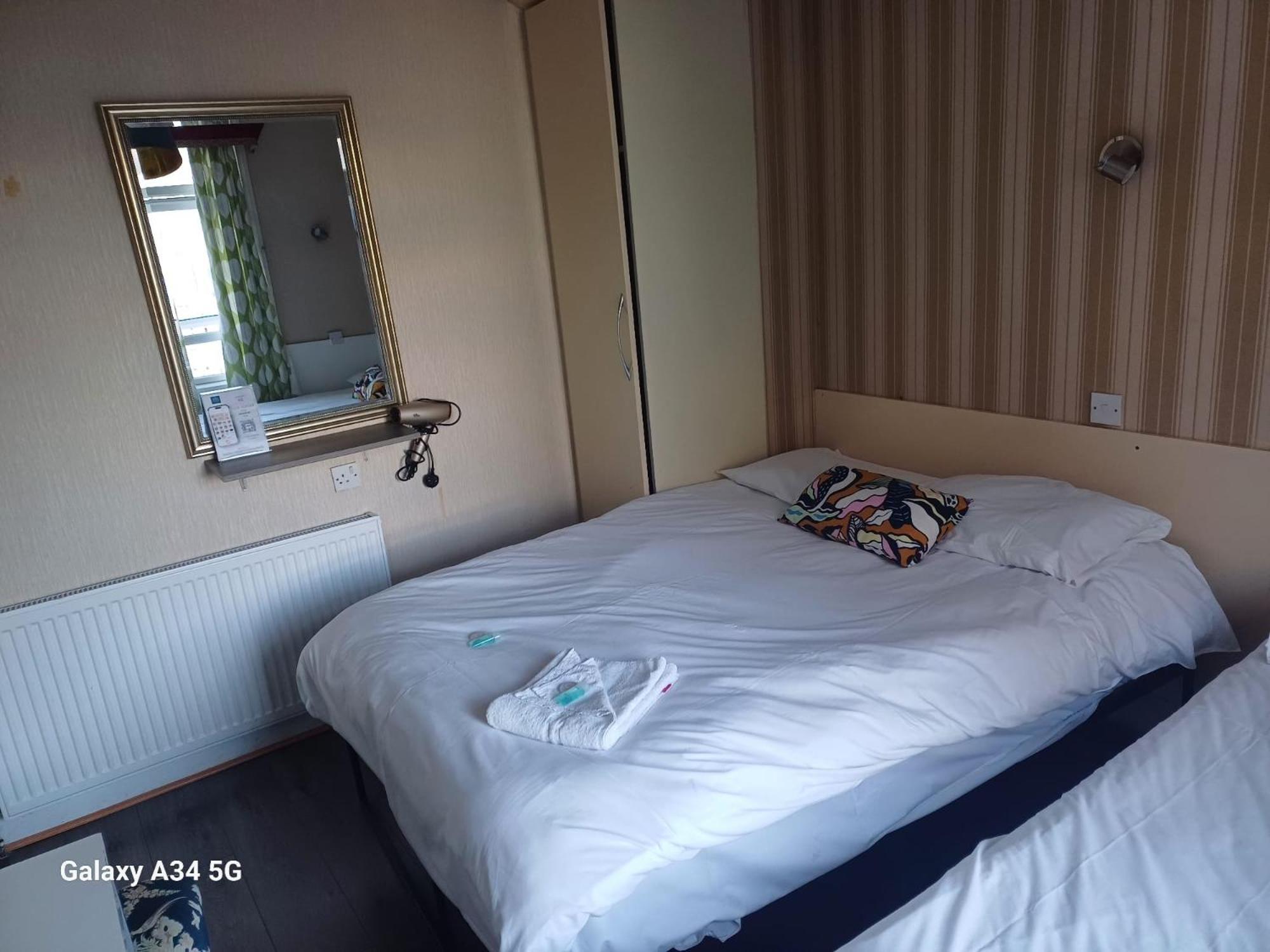 Hotel Warwick Road 2*