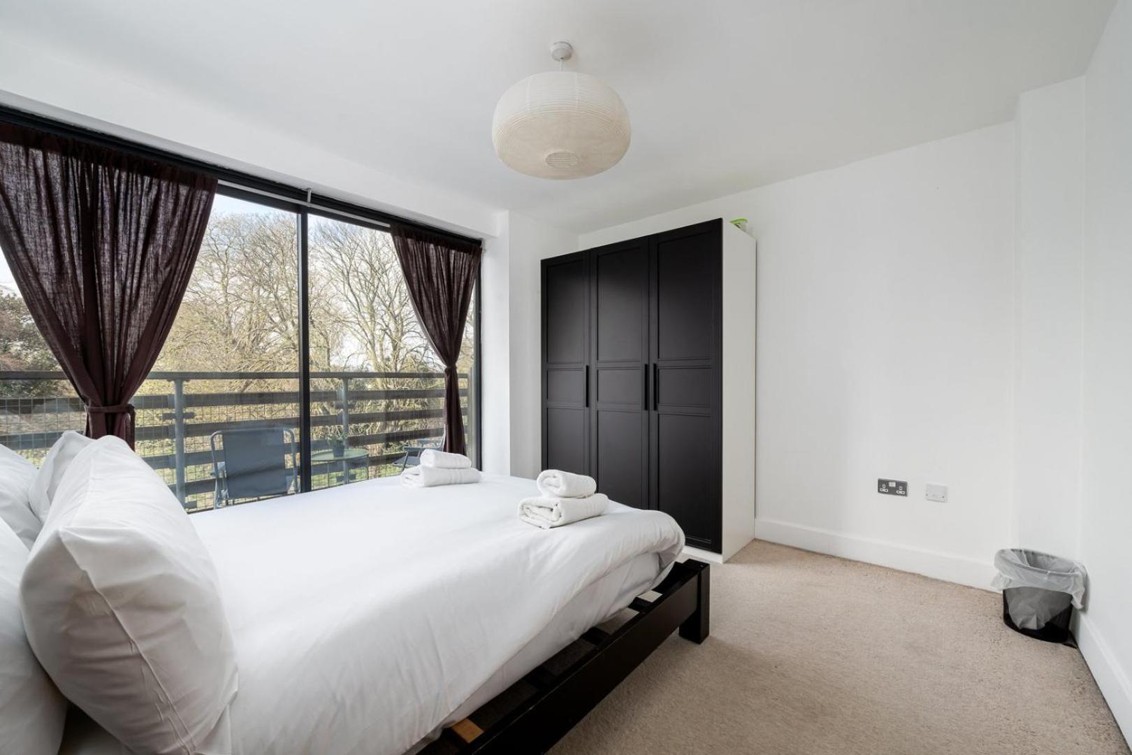 Guestready - Modern With Balcony No Wifi Apartment London
