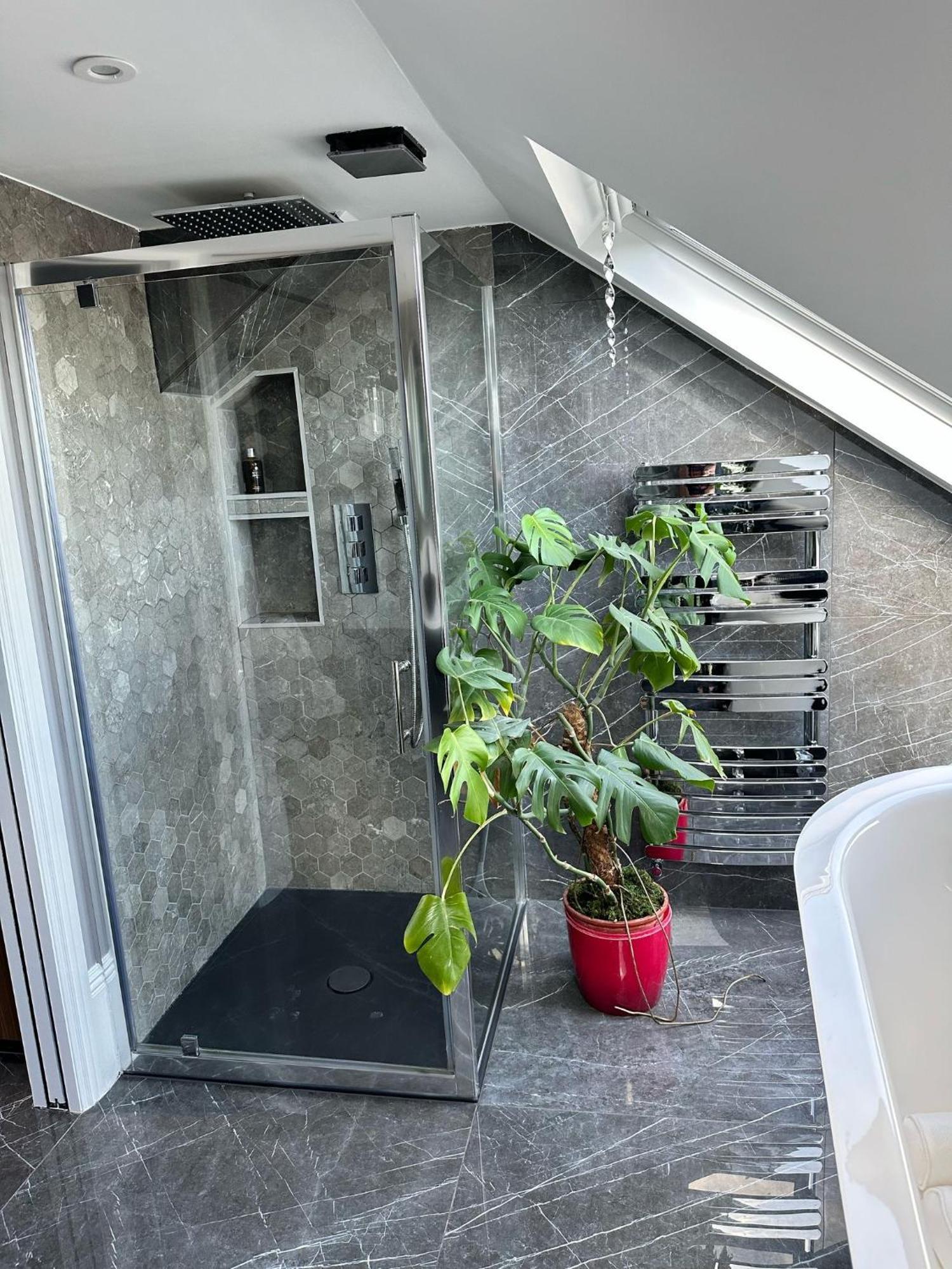Luxury Modern With Elegance Apartment *