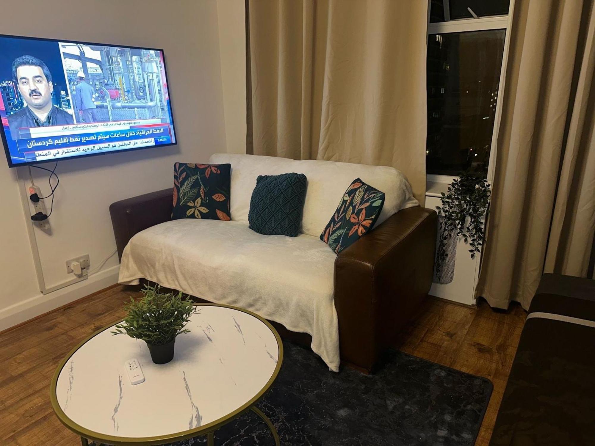 Luxury Marble Arch Fit Up To 4 Guests