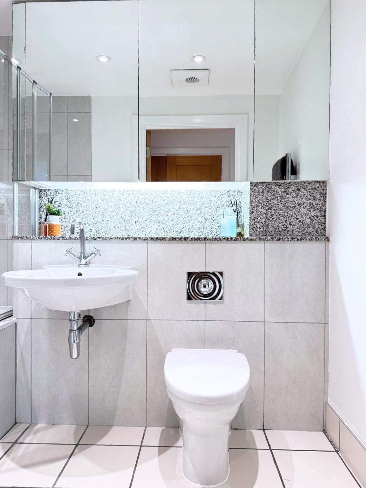 River View Eye Vauxhall 2 Bedroom Apartment *