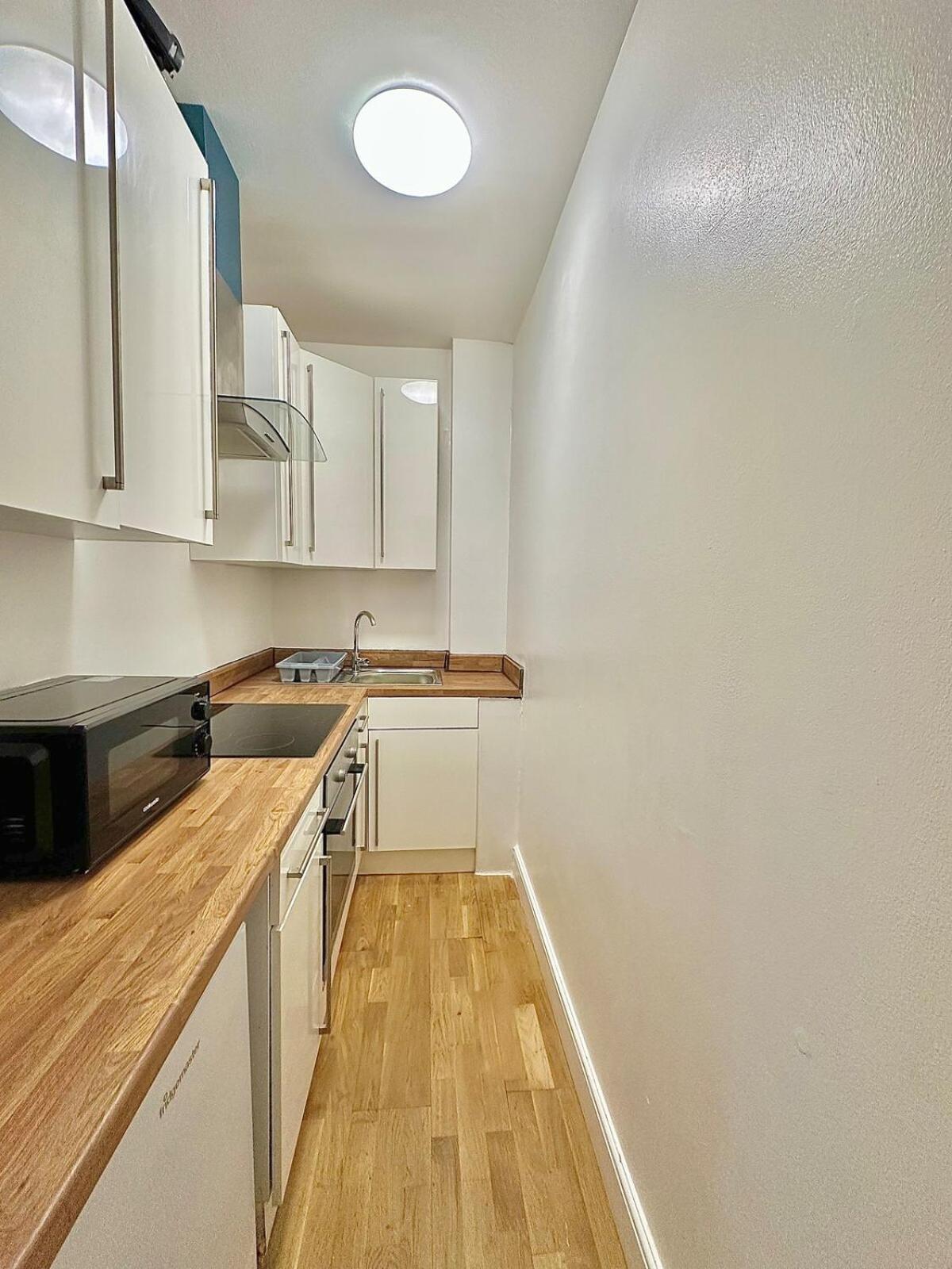 Bright Flat In Maida Hill * London