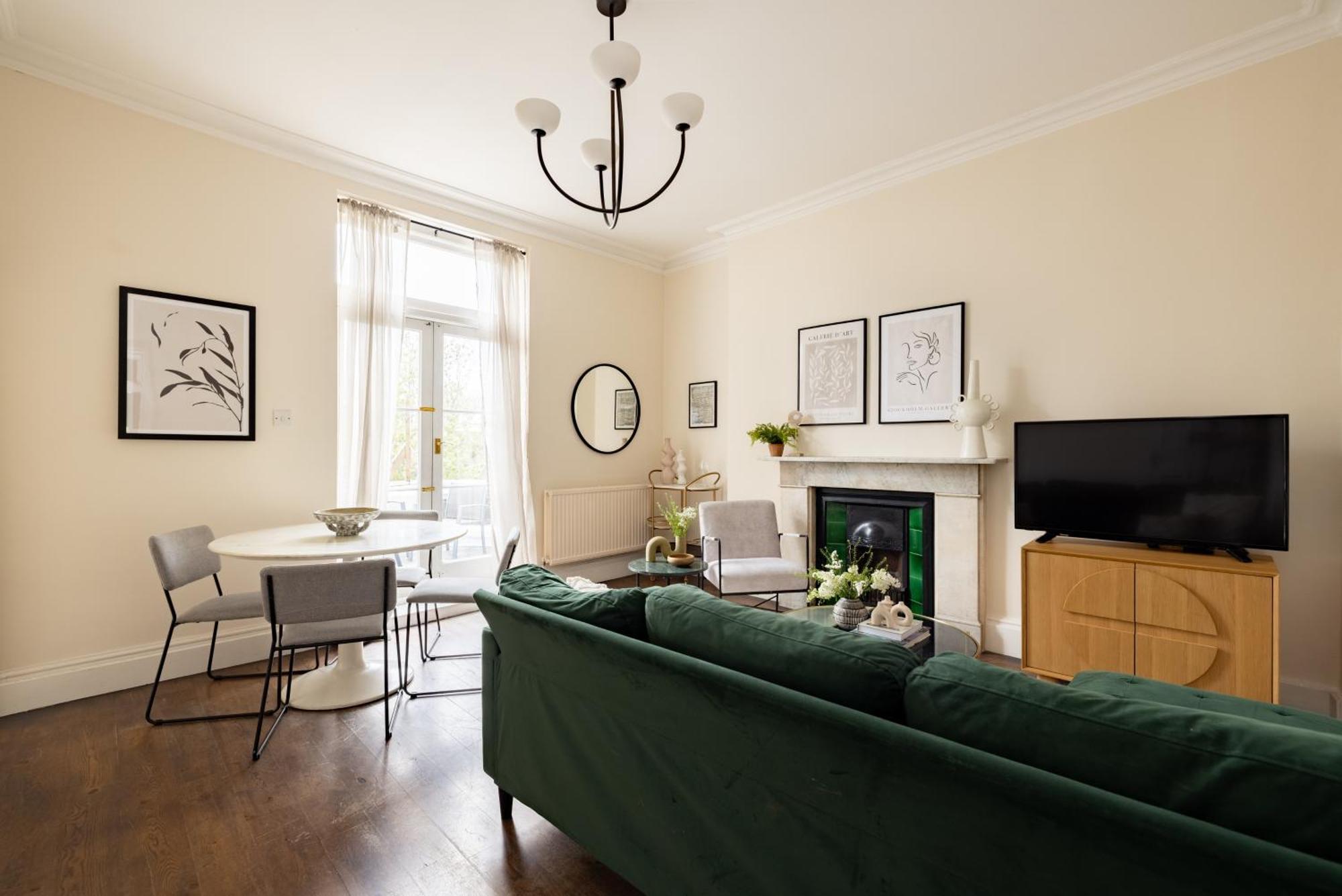 The Notting Hill Base - Charming 2bdr With Balcony Apartment London