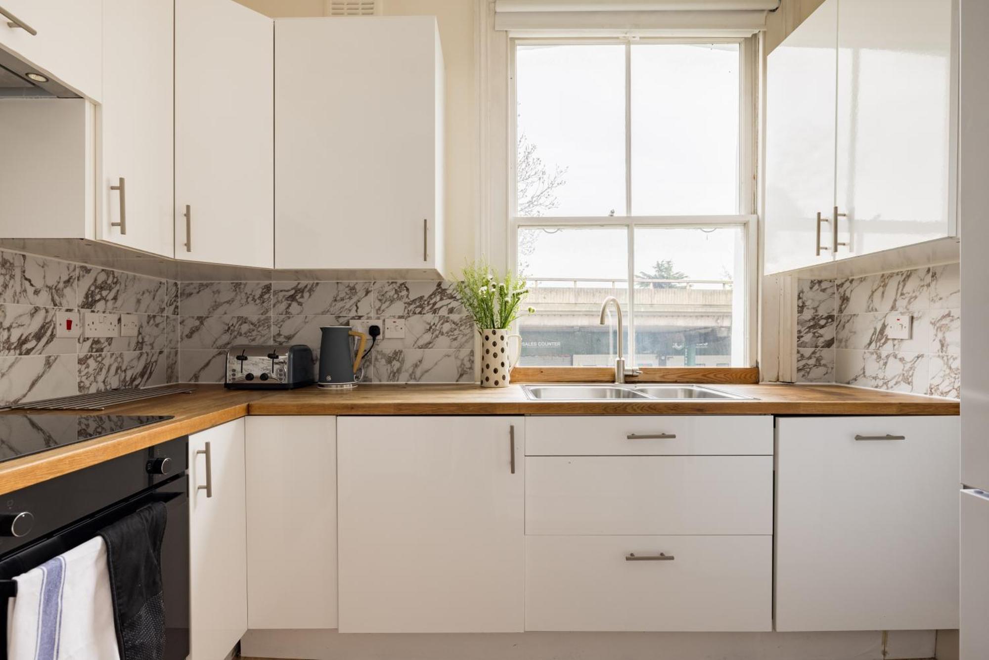 The Notting Hill Base - Charming 2bdr With Balcony Apartment *