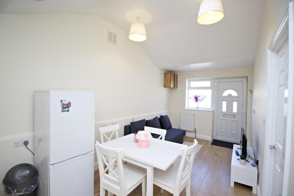 Lovely 1-bedroom Flat In Near Blackhorse Rd Apartment
