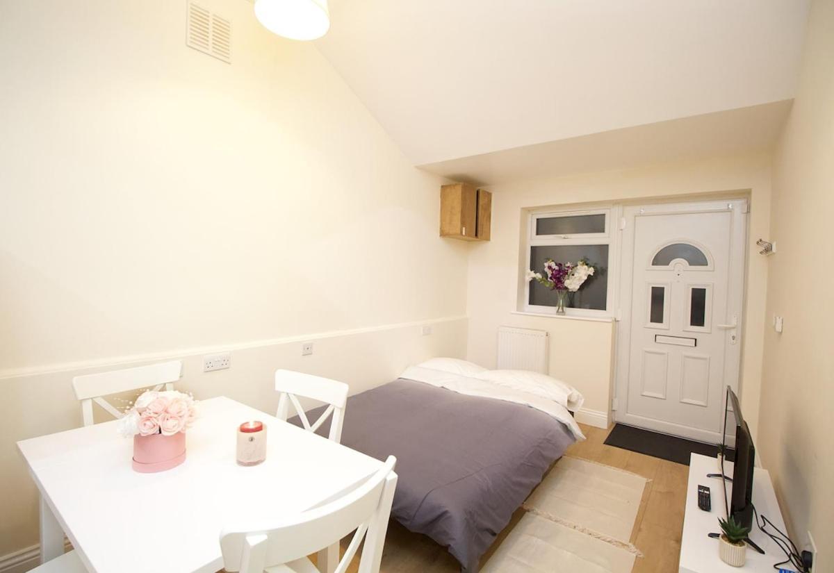 Lovely 1-bedroom Flat In Near Blackhorse Rd Apartment