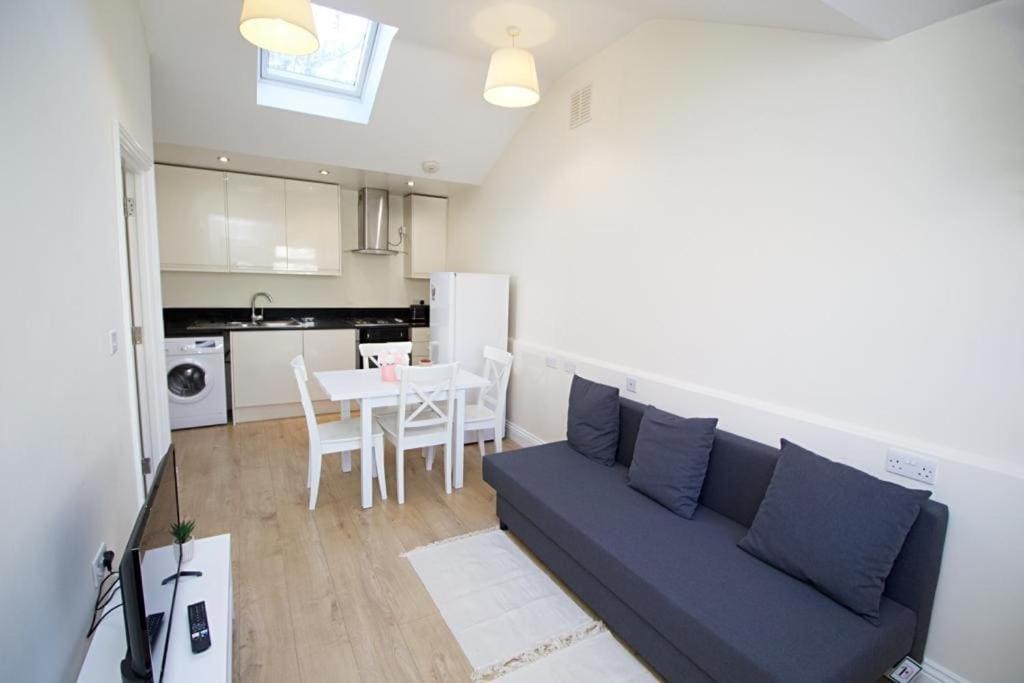 Apartment Lovely 1-bedroom Flat In Near Blackhorse Rd *