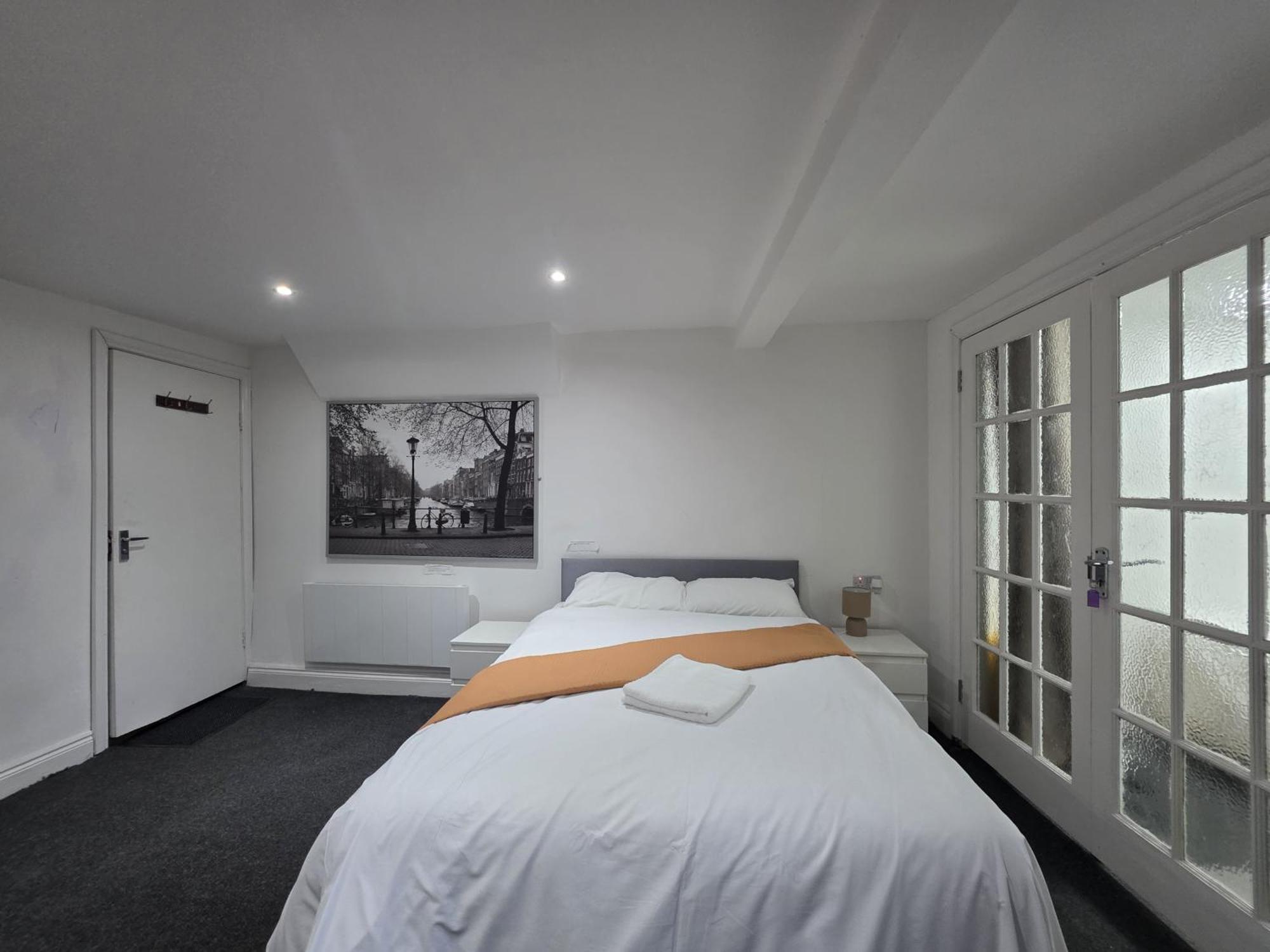 Apartment Spacious 3-bedroom Near Stratford, 1 Minute From Train Station