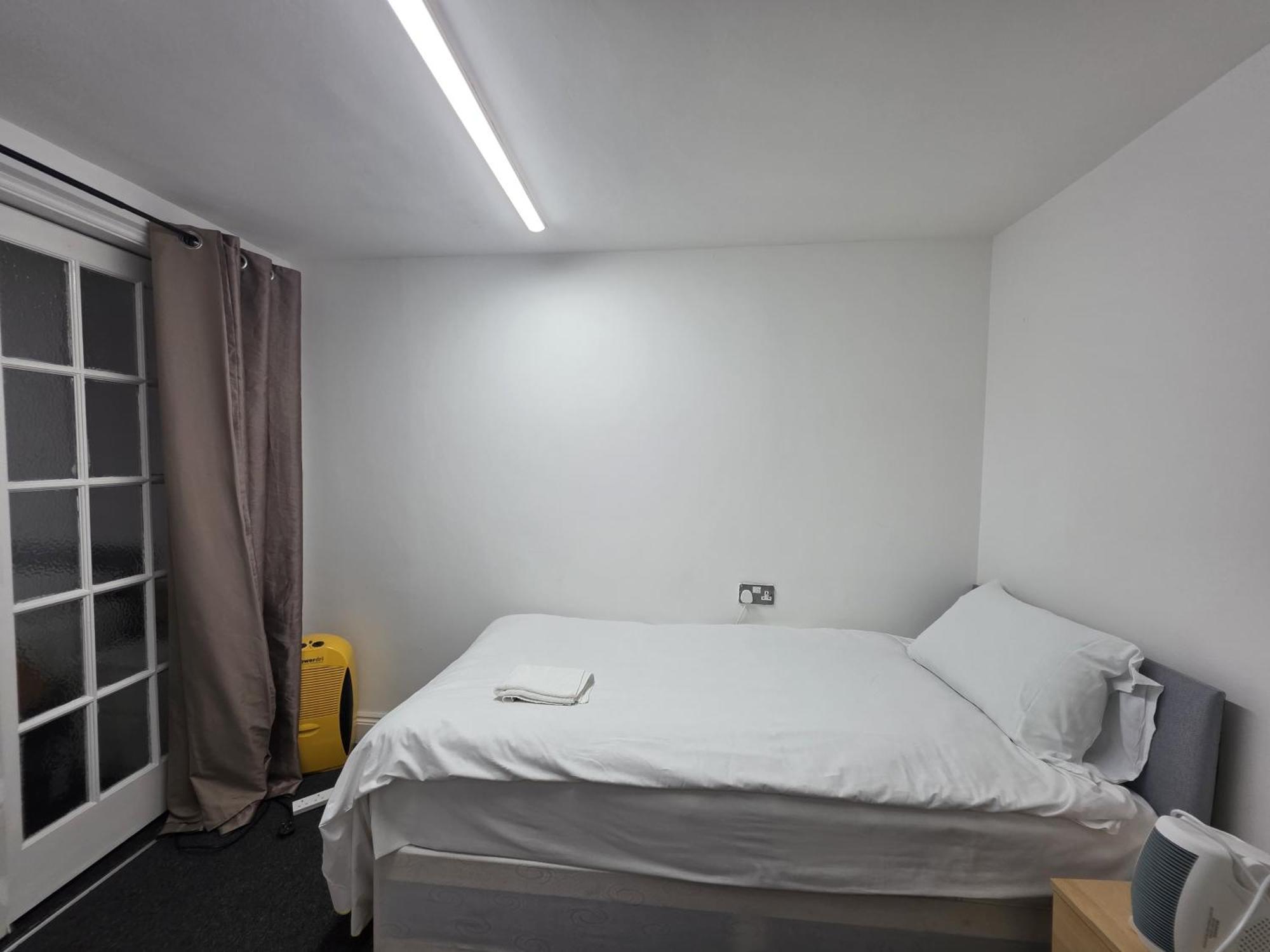 Apartment Spacious 3-bedroom Near Stratford, 1 Minute From Train Station *