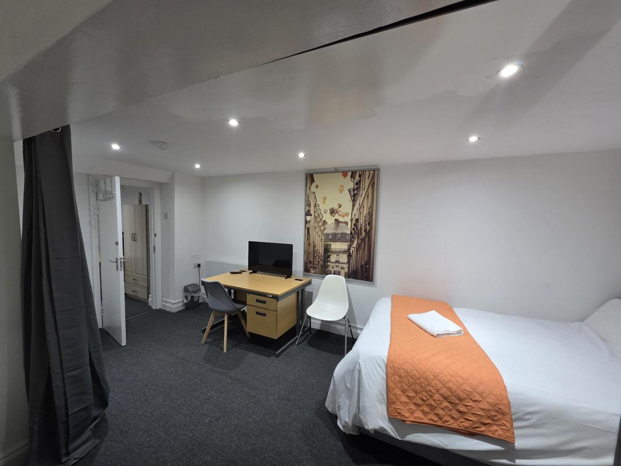 Apartment Spacious 3-bedroom Near Stratford, 1 Minute From Train Station *