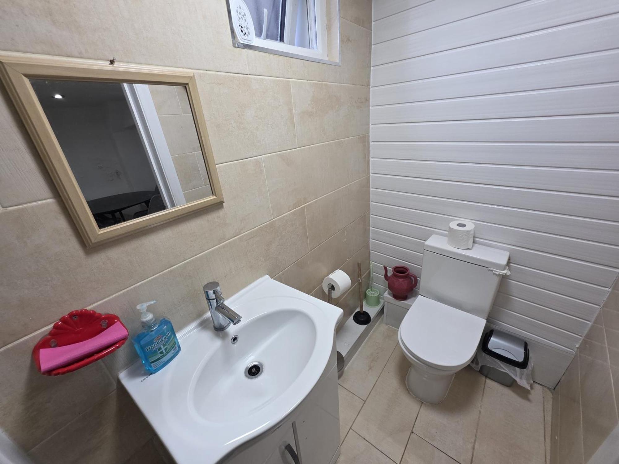 Apartment Spacious 3-bedroom Near Stratford, 1 Minute From Train Station London