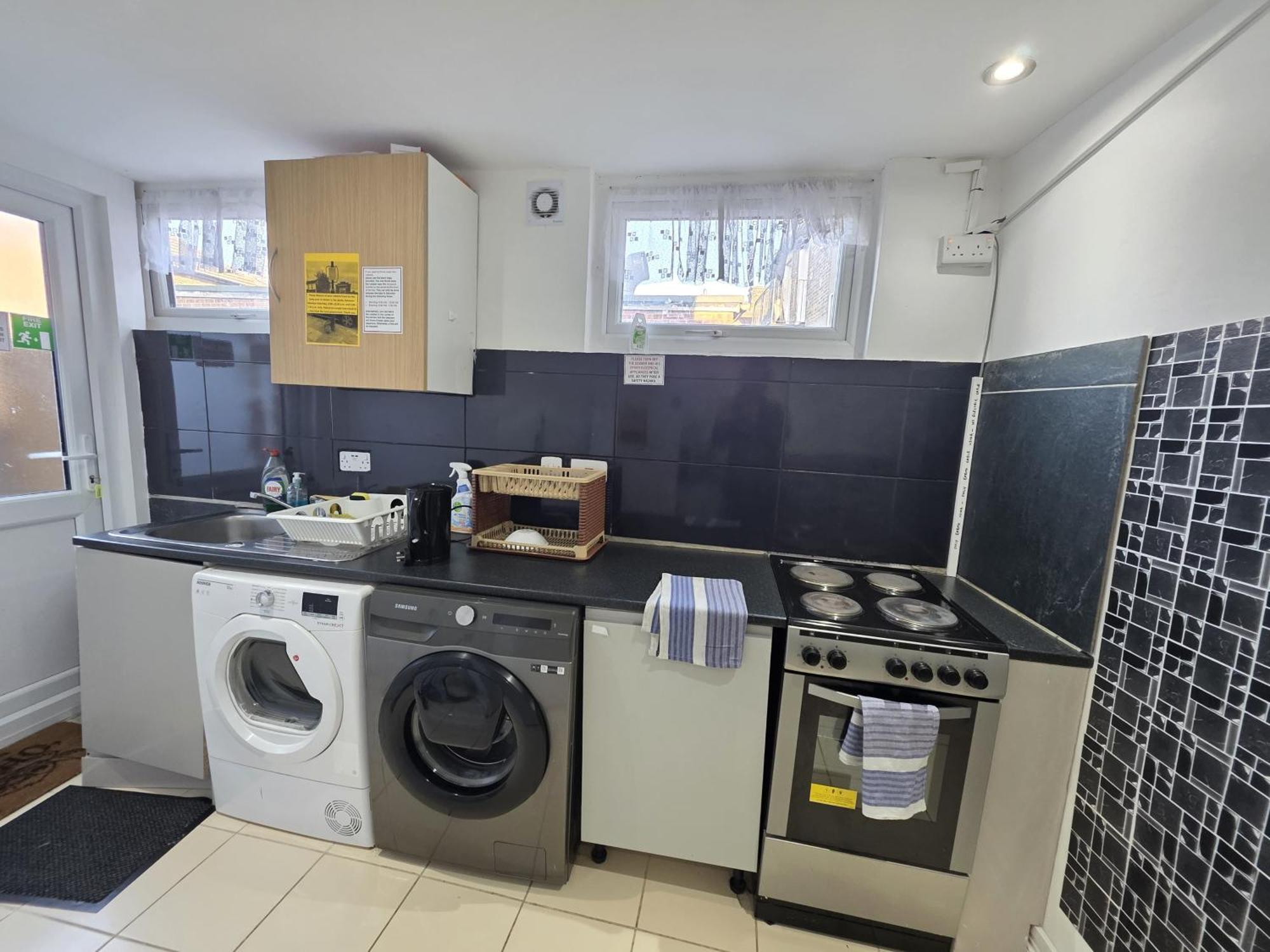 Spacious 3-bedroom Near Stratford, 1 Minute From Train Station London