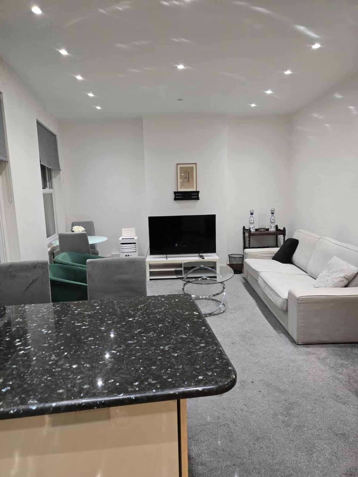 Estatesmen Mount Street Mayfair Flat * London