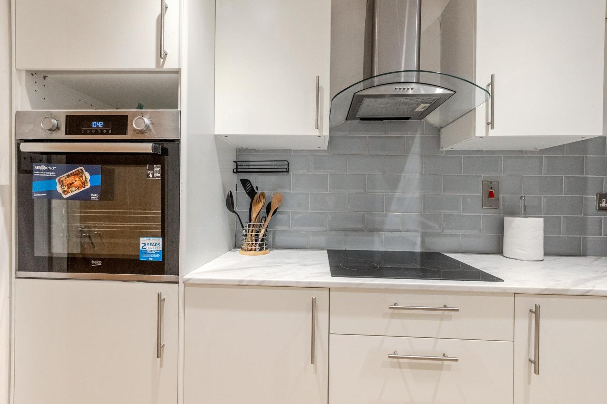 Sunny 1br Gem Near Canary Wharf With Parking Apartment
