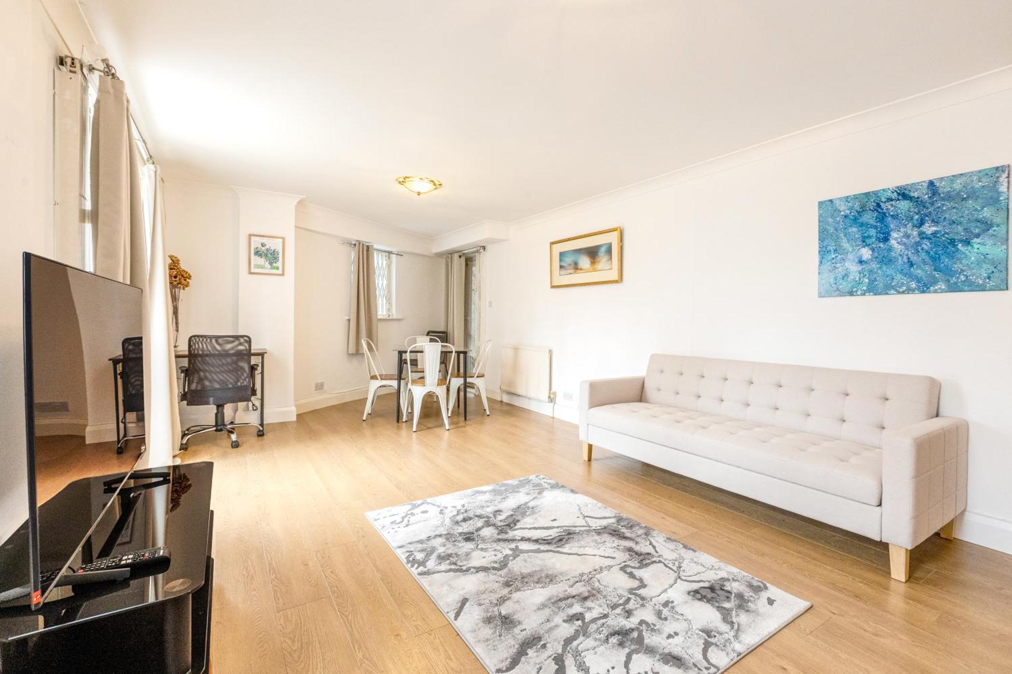 Apartment Sunny 1br Gem Near Canary Wharf With Parking London