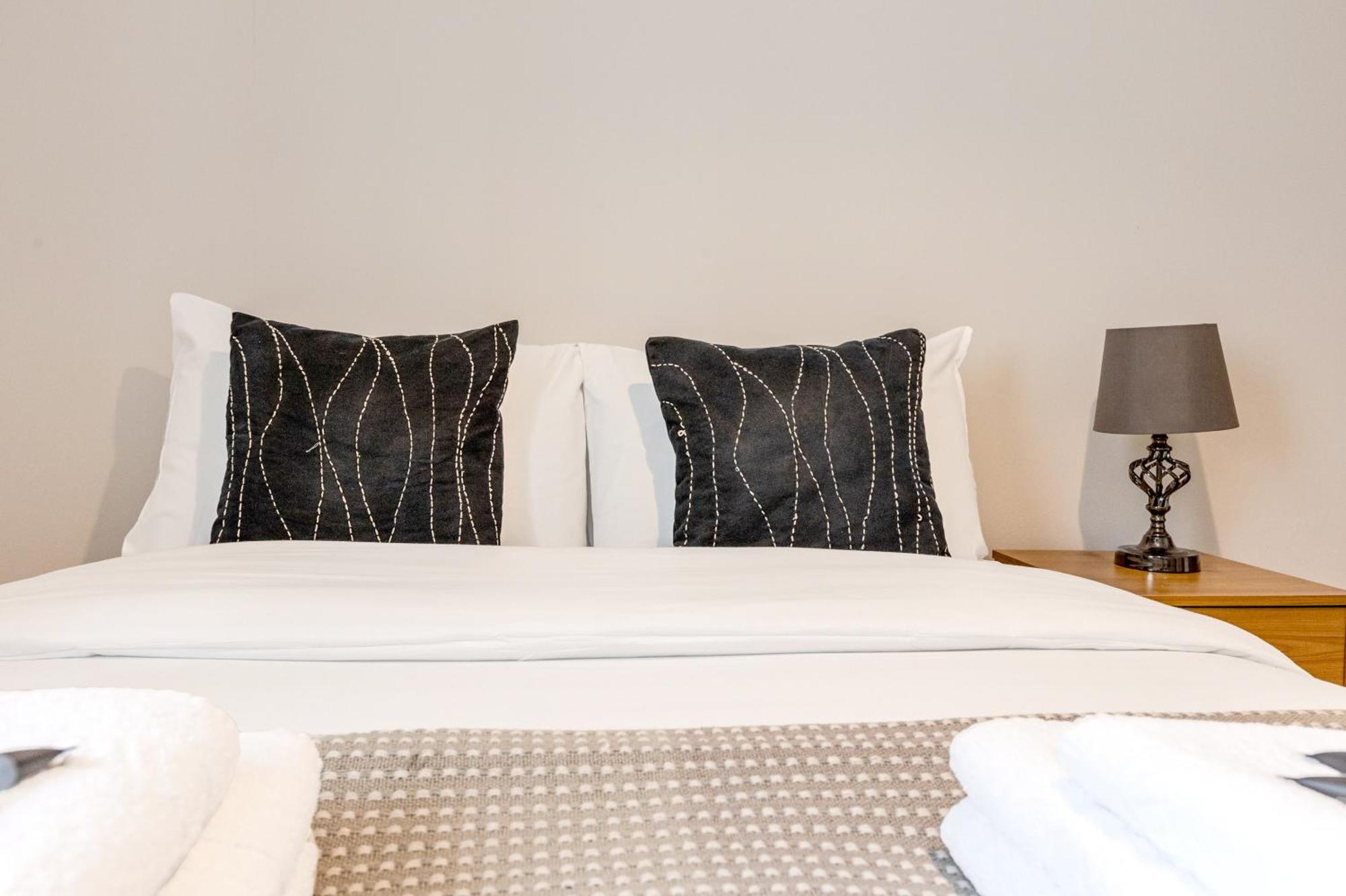 Sunny 1br Gem Near Canary Wharf With Parking Apartment *