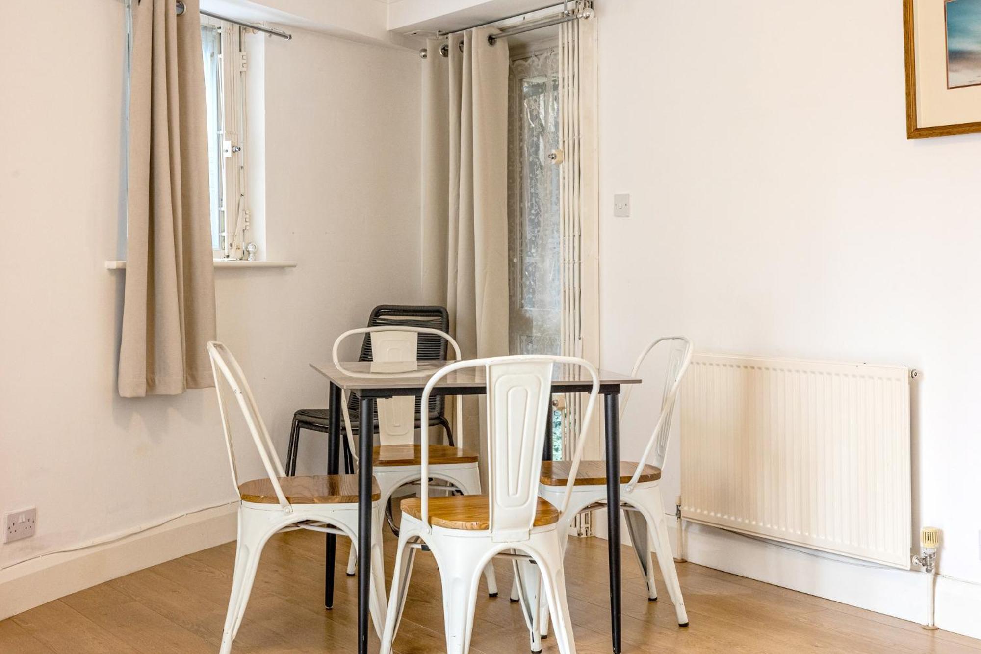 Sunny 1br Gem Near Canary Wharf With Parking London