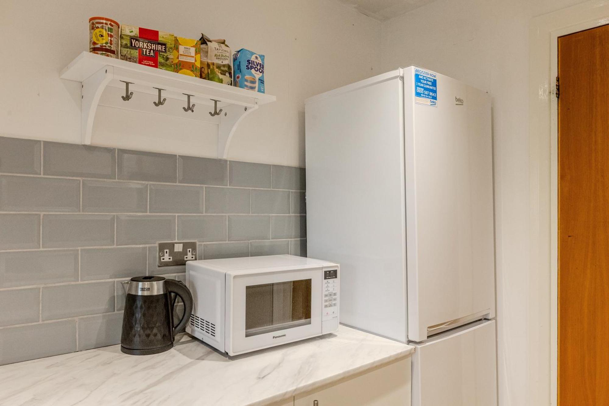Sunny 1br Gem Near Canary Wharf With Parking * London
