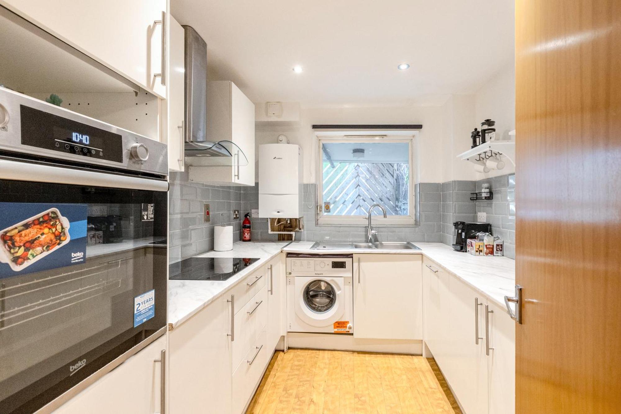 Apartment Sunny 1br Gem Near Canary Wharf With Parking