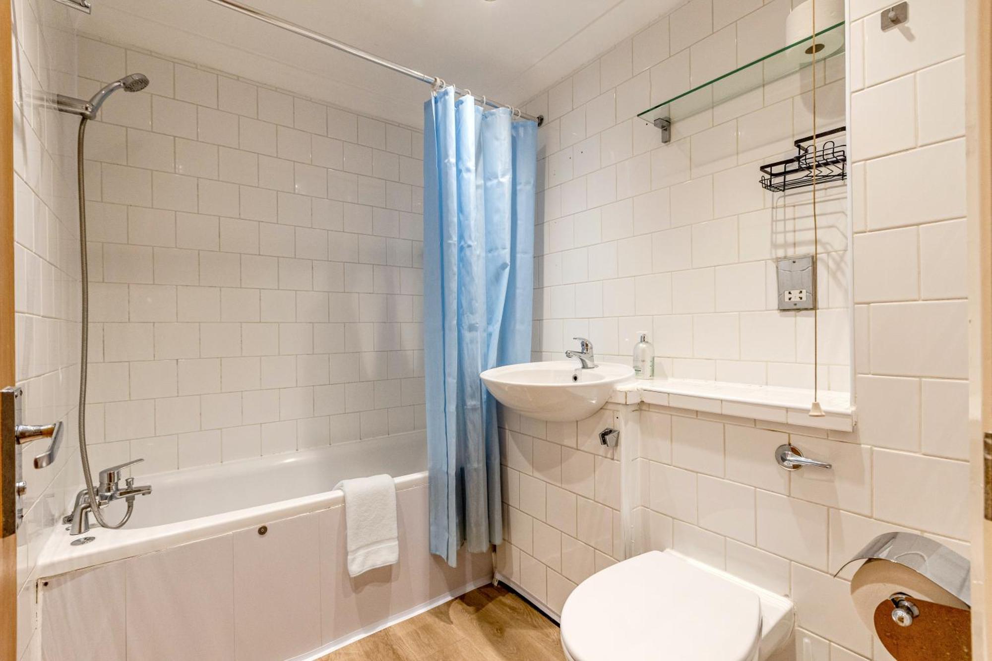 Apartment Sunny 1br Gem Near Canary Wharf With Parking