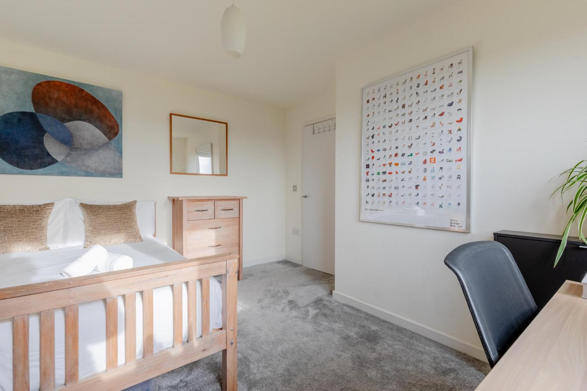 Sun Filled 2bd Flat With Views Mile End * London