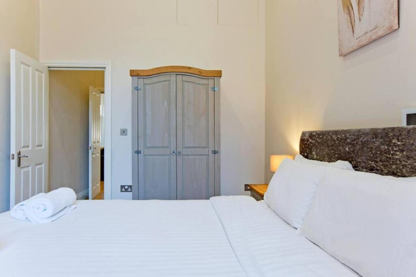 Apartment 1 Bed Kensington Cromwell Flat With Balcony Number 4