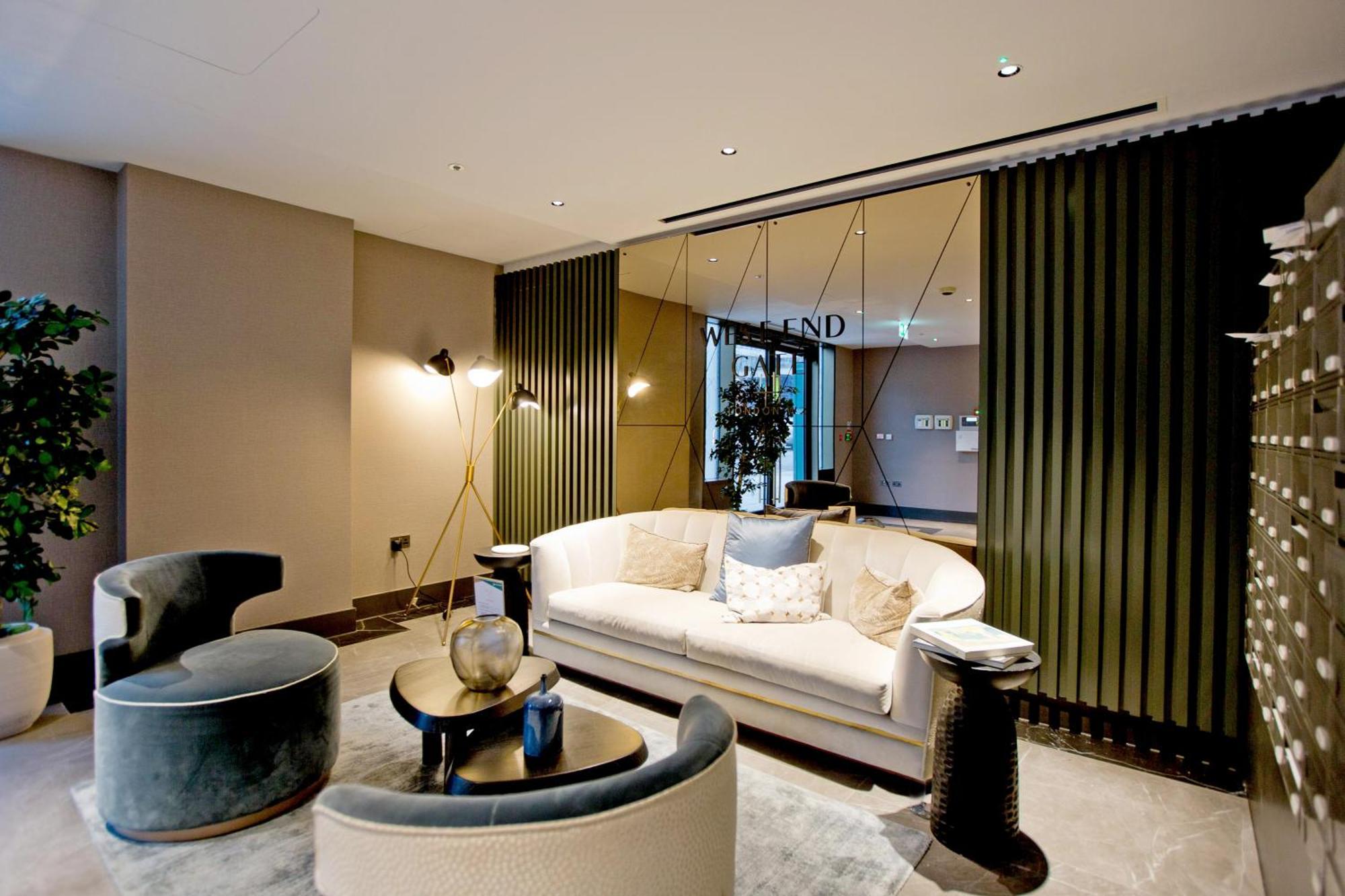 Luxury Living With Views With Pool And Gym Ac London