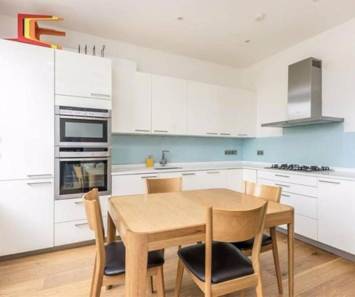 Prime 2 Bedroom Apt, Kensington Garden Square View * London